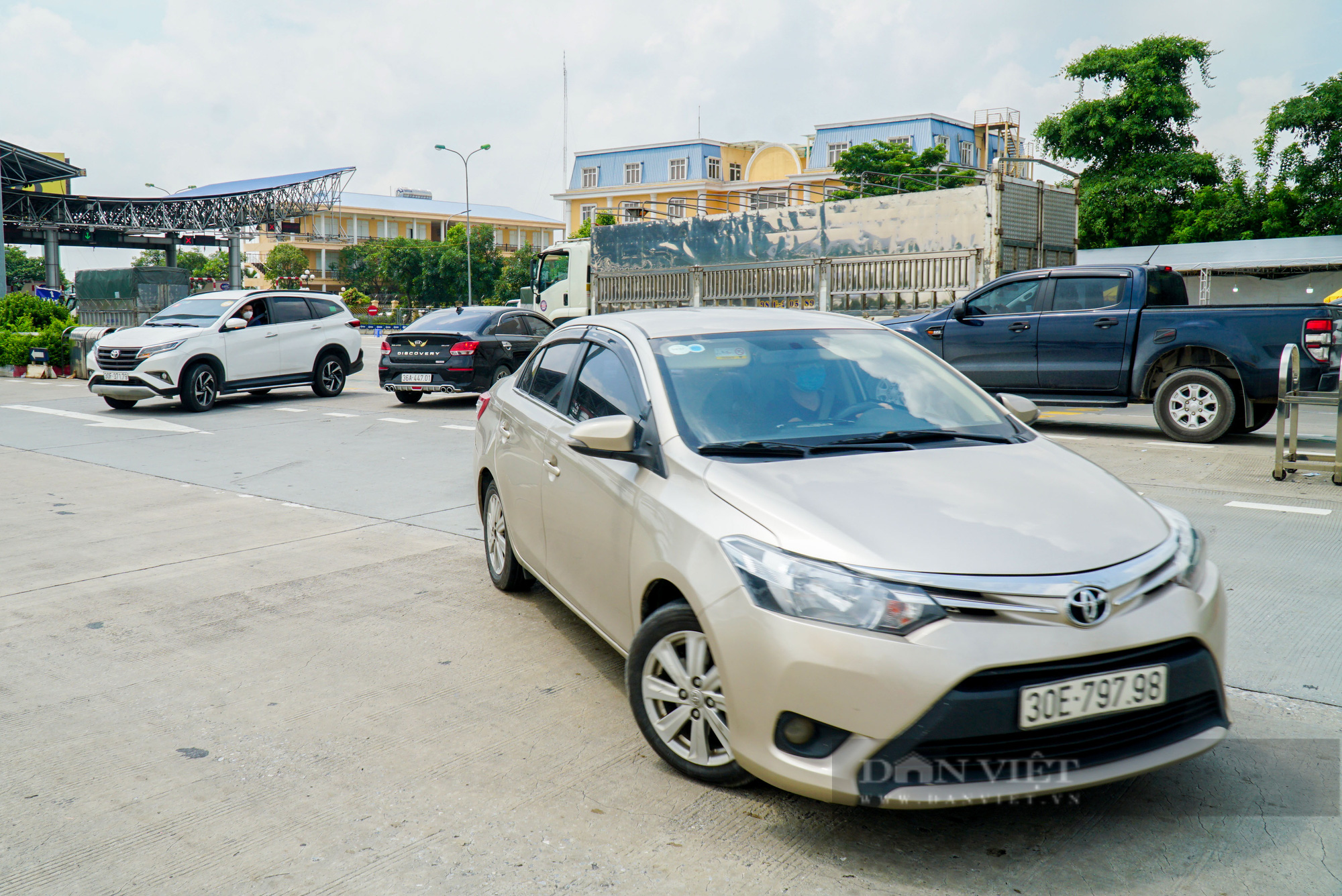 Nhiều người dân ngậm ngùi &quot;quay đầu&quot; không được vào Hà Nội - Ảnh 10.