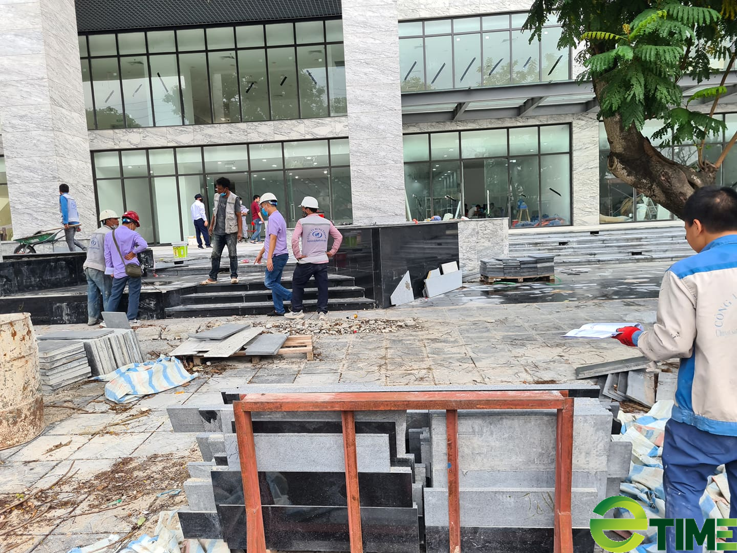 Nhiều dự án bất động sản rốt ráo triển khai sau 2 tháng "đắp chiếu" - Ảnh 4. Nhiều dự án bất động sản rốt ráo triển khai sau 2 tháng "đắp chiếu" - Ảnh 4.