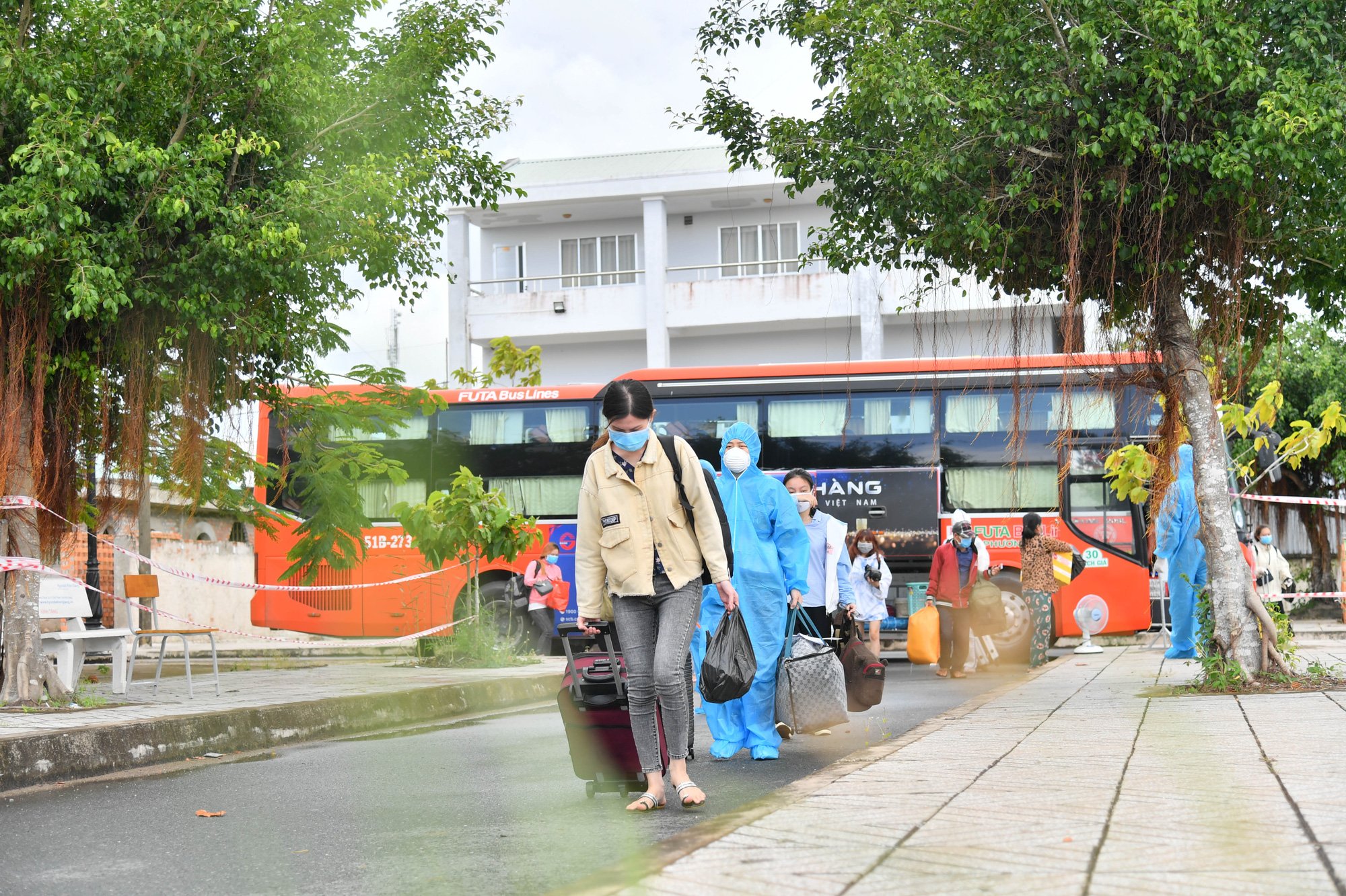 Rời Sài Gòn tránh dịch, lao động miền Tây &quot;gánh nặng&quot; mưu sinh - Ảnh 2.