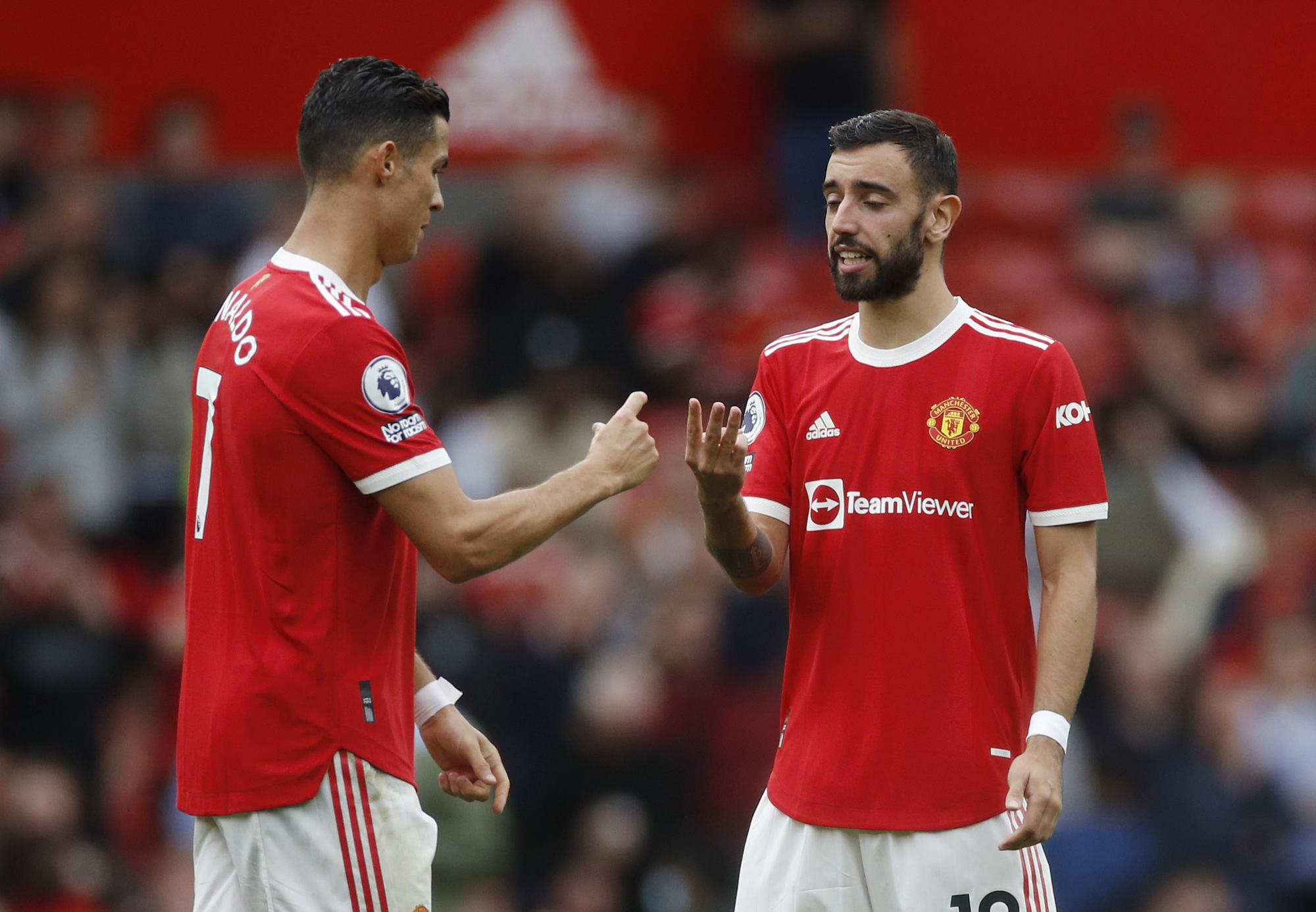 Là &quot;tội đồ&quot; của M.U, Bruno vẫn tranh đá phạt đền với Ronaldo? - Ảnh 1.