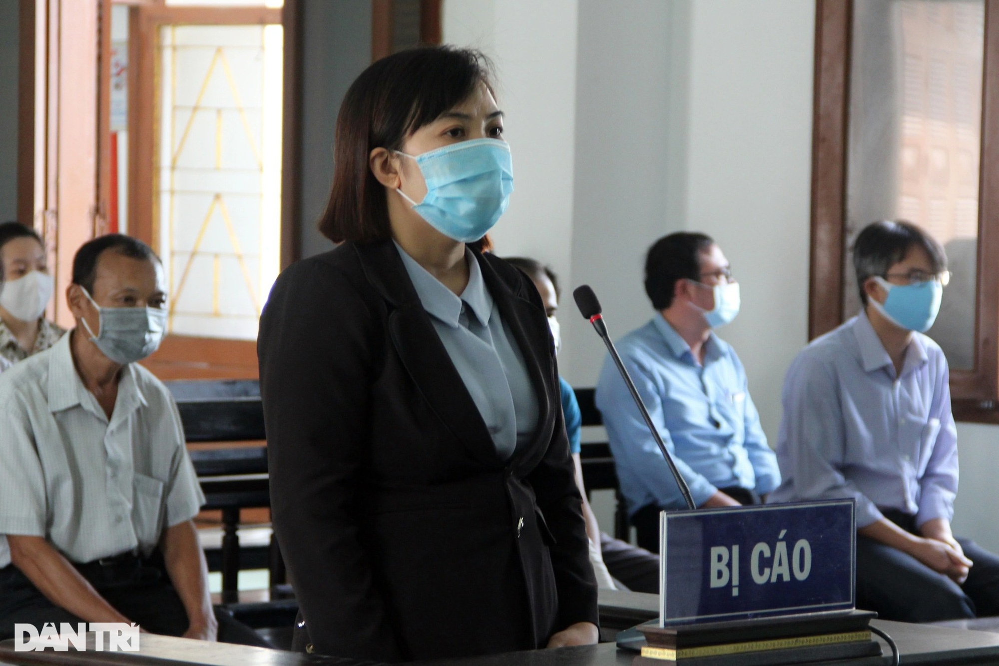 Phó Giám đốc Sở Nội vụ cùng 16 cán bộ lĩnh án tù vì bê bối thi công chức - Ảnh 4.