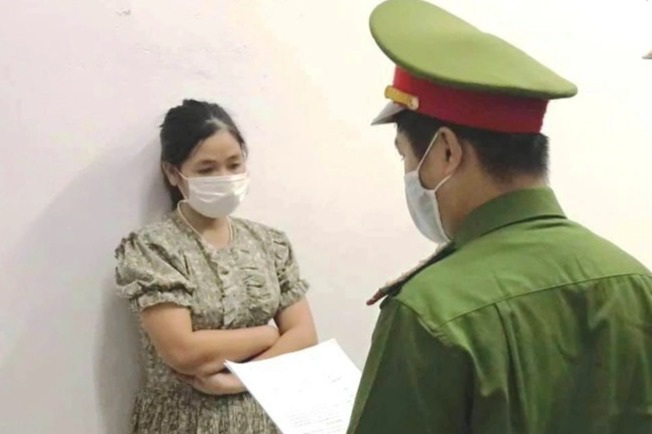 &quot;Nữ quái&quot; trẻ lừa nhiều người mua suất tiêm vaccine phòng Covid-19 - Ảnh 1.