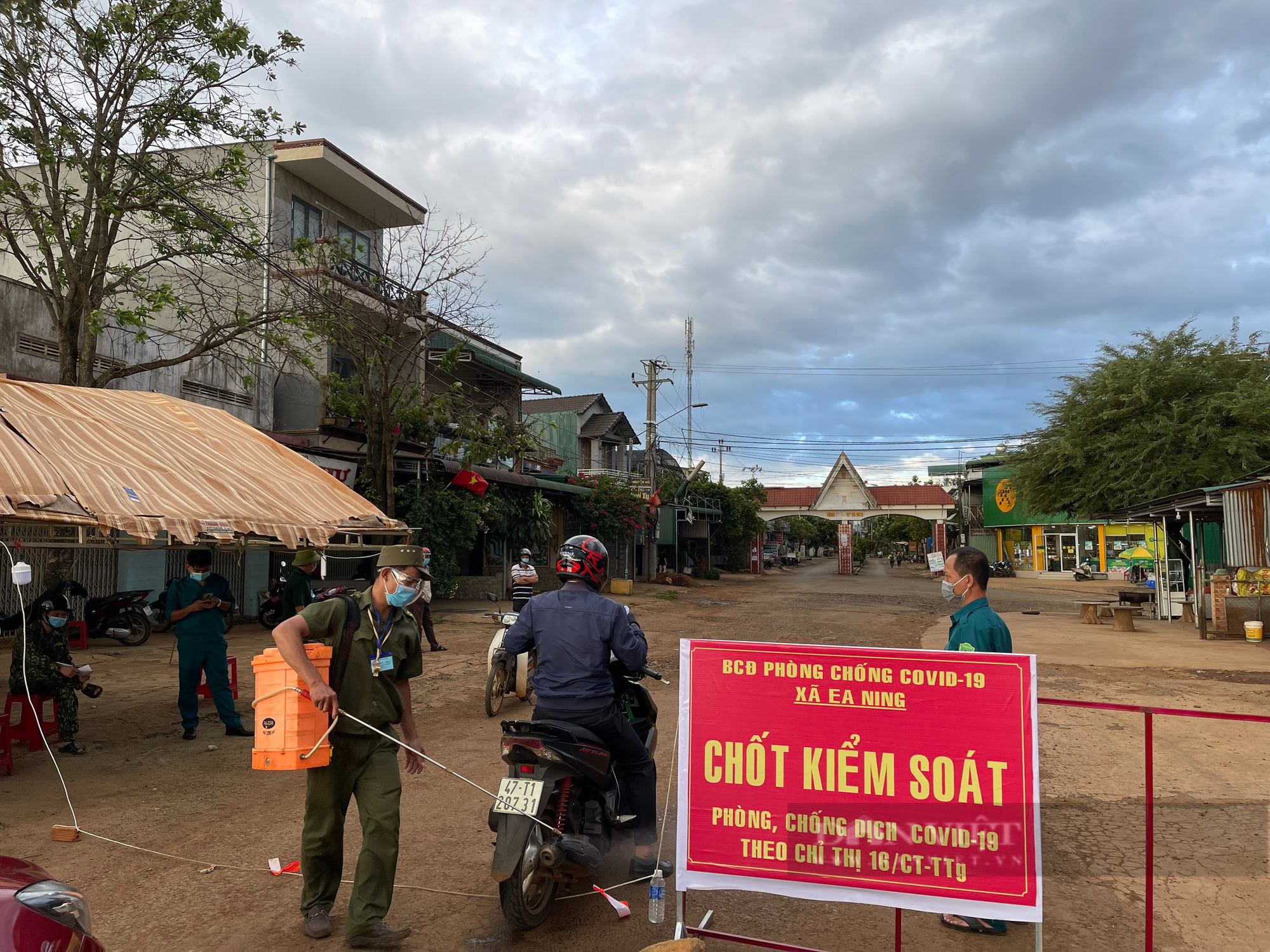 Đắk Lắk: Bí thư xã vi phạm quy định phòng chống dịch bị kỷ luật - Ảnh 1.