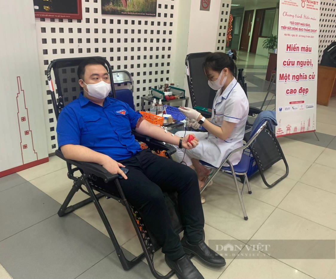 1.200 đoàn viên, thanh niên tham gia hiến máu “Tiếp sức đồng bào thắng dịch” - Ảnh 1.