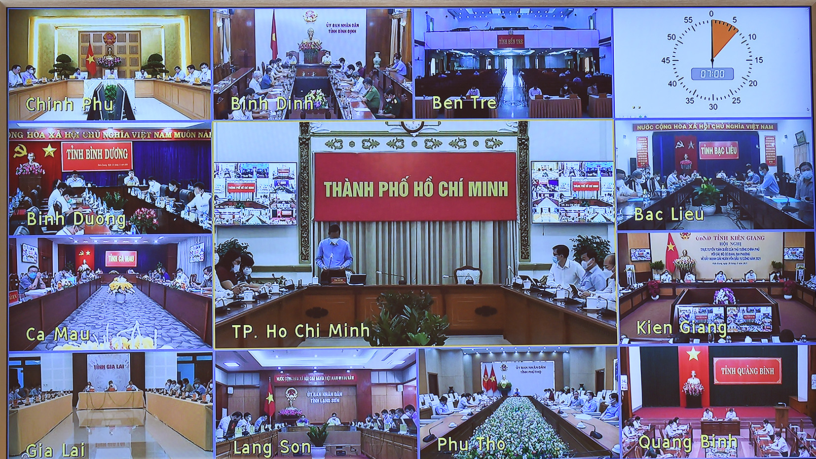 Thủ tướng phê bình nghiêm khắc các bộ, cơ quan, địa phương có tỉ lệ giải ngân vốn đầu tư công dưới 40% - Ảnh 3.
