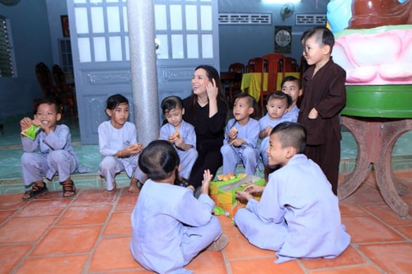 Khán giả làm thơ tặng ca sỹ Phi Nhung - Ảnh 3.