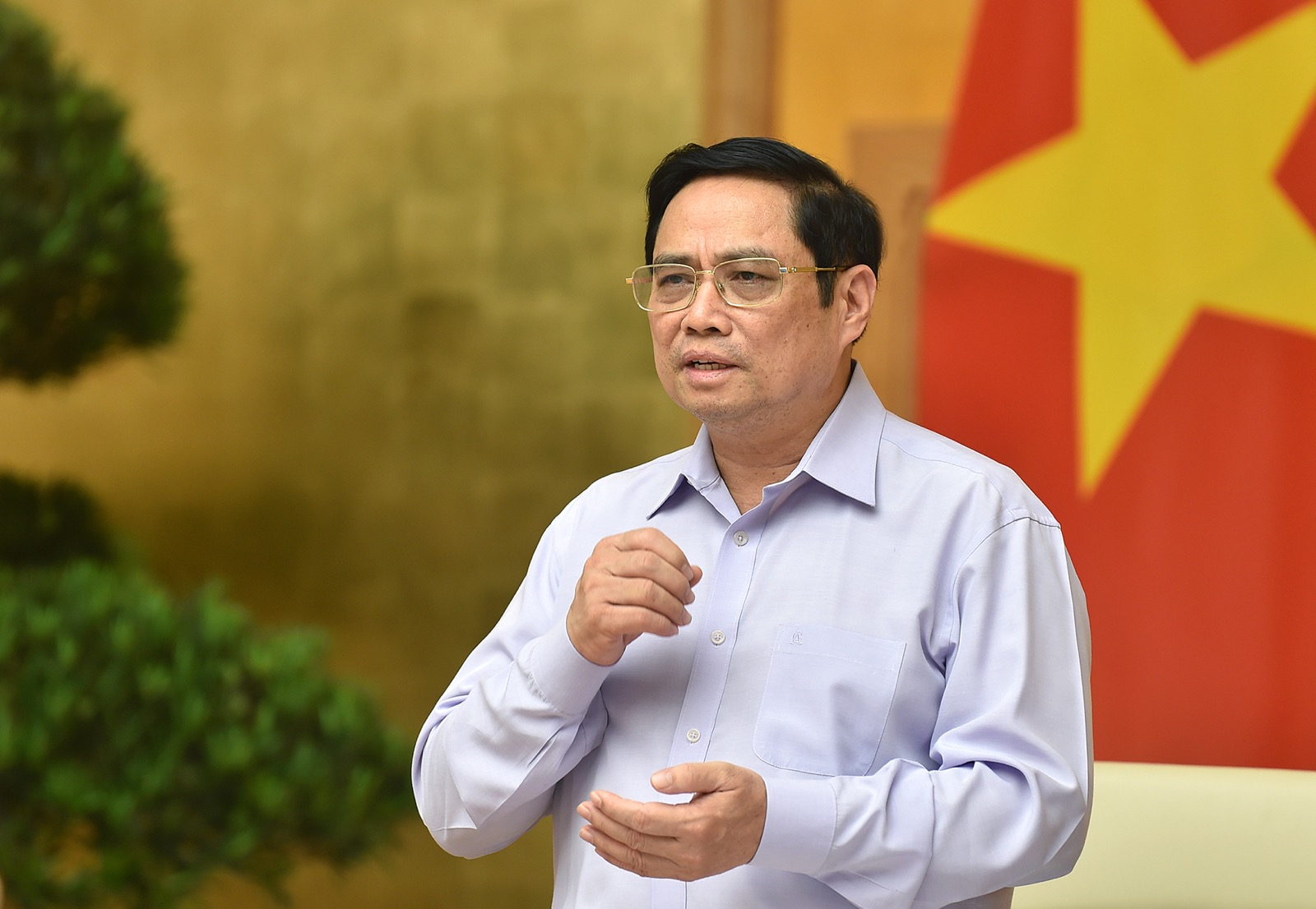 Thủ tướng phê bình nghiêm khắc các bộ, cơ quan, địa phương có tỉ lệ giải ngân vốn đầu tư công dưới 40% - Ảnh 2.