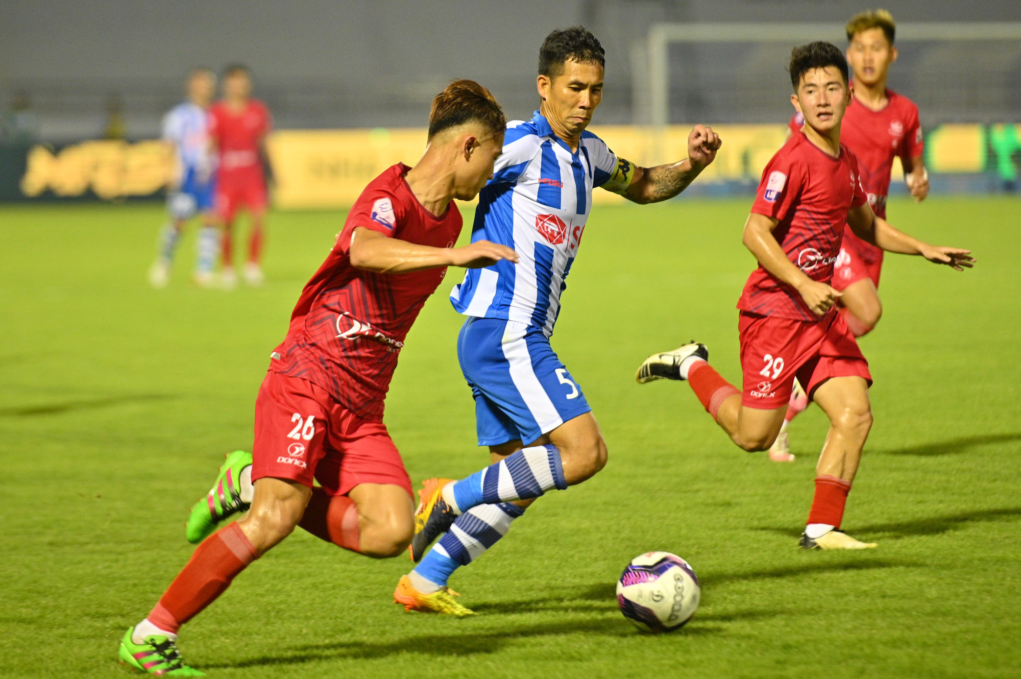 Cựu tuyển thủ Việt Nam vô duyên với AFF Cup cập bến SHB.Đà Nẵng - Ảnh 1.