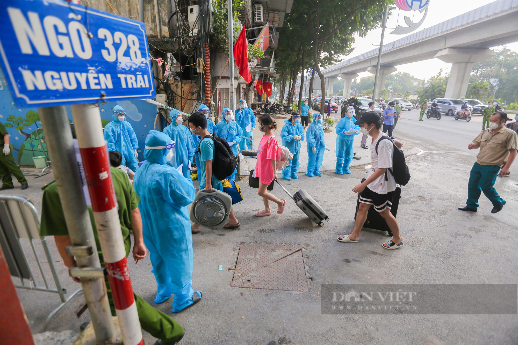 Bí thư Đinh Tiến Dũng nói gì về việc Hà Nội tiếp tục nới lỏng giãn cách? - Ảnh 4.