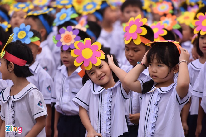 Cả học sinh công lập và ngoài công lập tại TP.HCM được miễn học phí kỳ I - Ảnh 1.