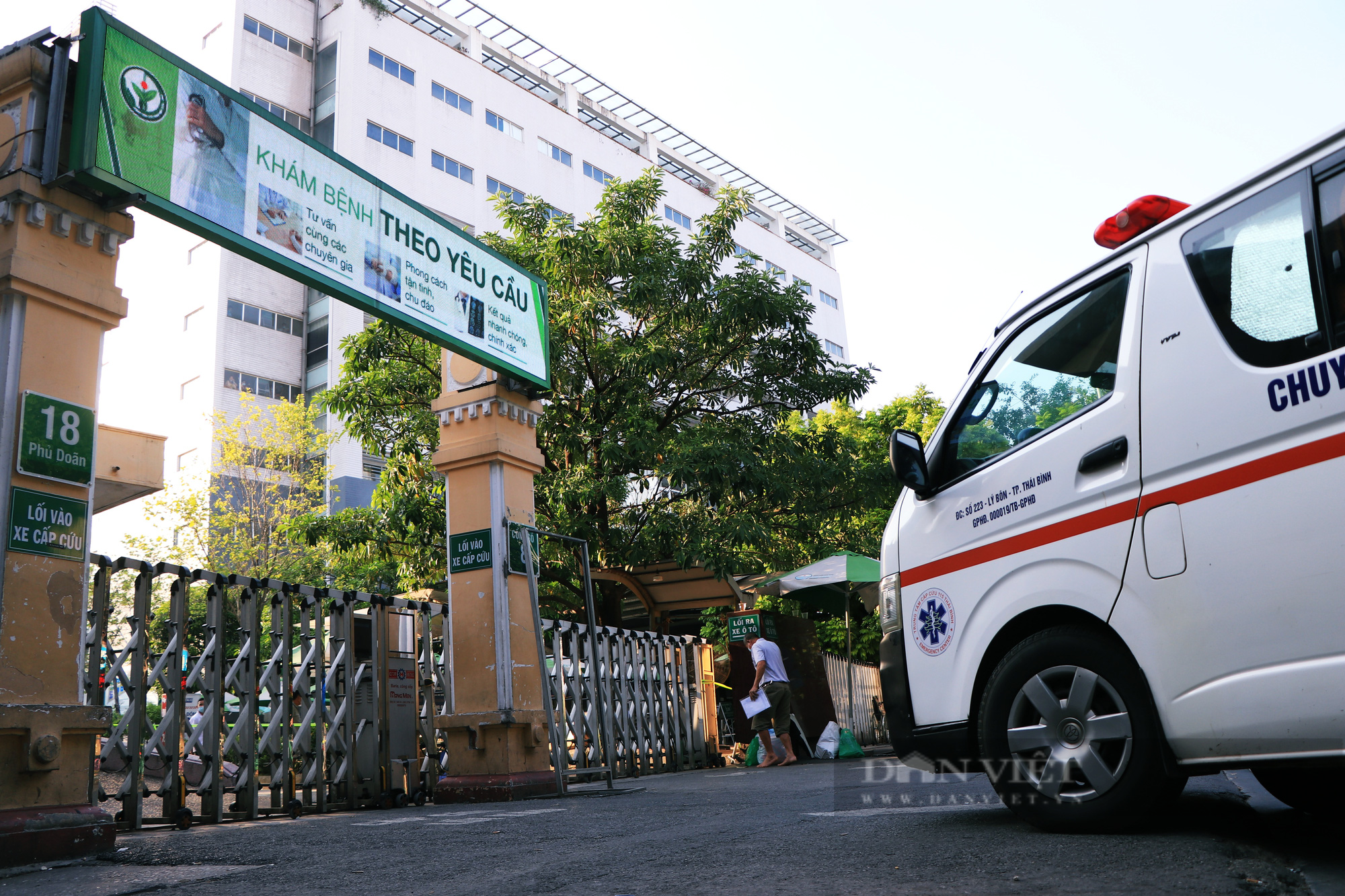 Hà Nội: Tạm phong toả toàn bộ Bệnh viện Việt Đức, tổng lực xét nghiệm cho hàng nghìn người sau ca dương tính - Ảnh 9.