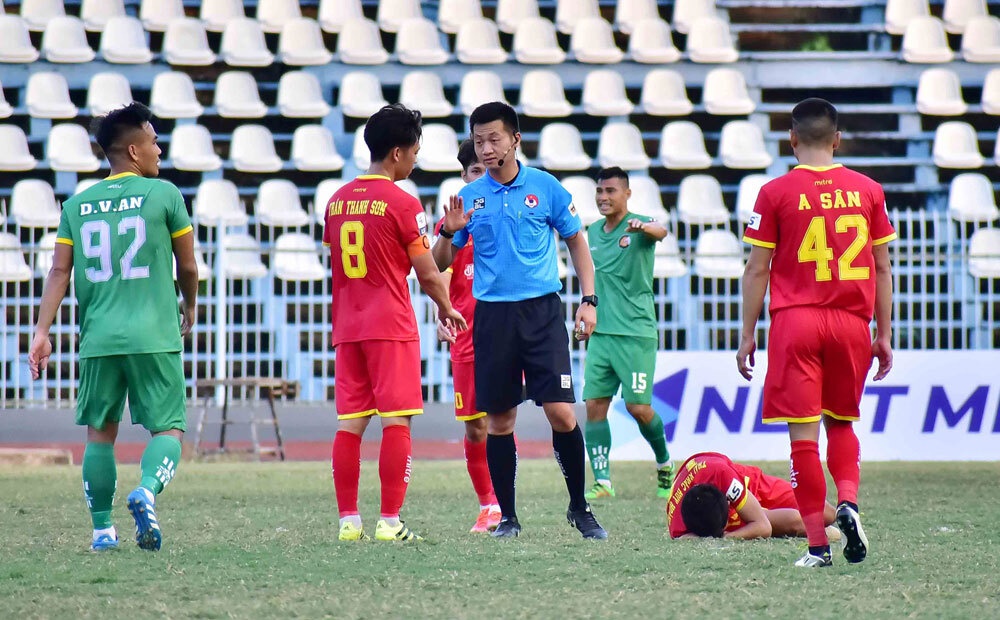 Vì sao ĐT Việt Nam bị thổi phạt nhiều penalty nhất? - Ảnh 2.