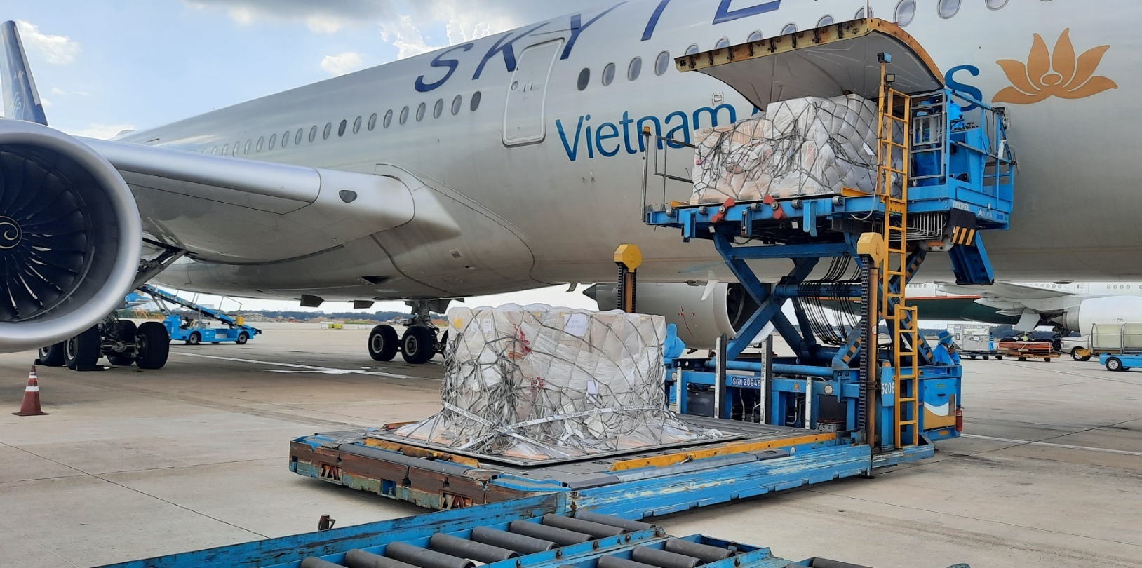 Khó khăn hơn bởi Covid-19 kéo dài, động lực nào cho tăng trưởng kinh tế? - Ảnh 3. Khó khăn hơn bởi Covid-19 kéo dài, động lực nào cho tăng trưởng kinh tế? - Ảnh 3.