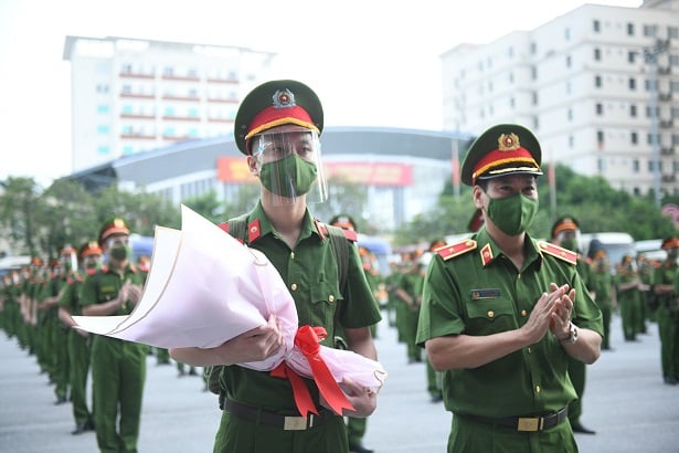 650 cán bộ, học viên Học viện Cảnh sát nhân dân vào Nam chống dịch  - Ảnh 1.