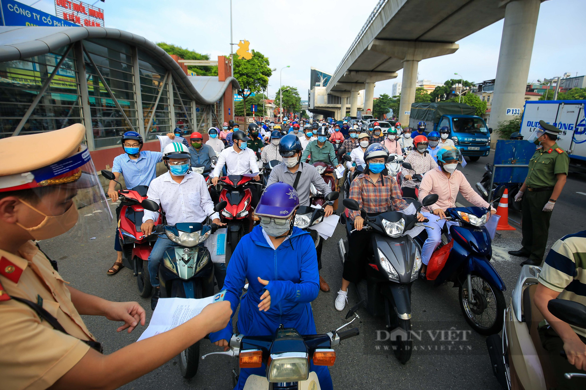 &quot;Biết rồi, nói mãi&quot;, vẫn thay đổi giấy đi đường - Ảnh 2.