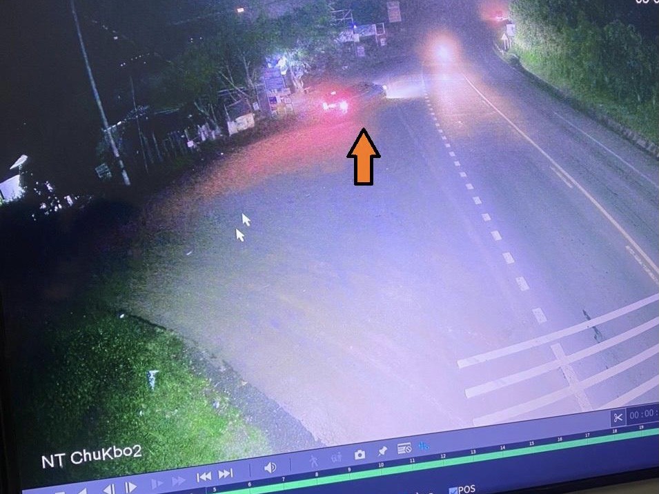 Đắk Lắk: Truy bắt đối tượng cố tính vượt chốt kiểm dịch ngay trong đêm - Ảnh 1.