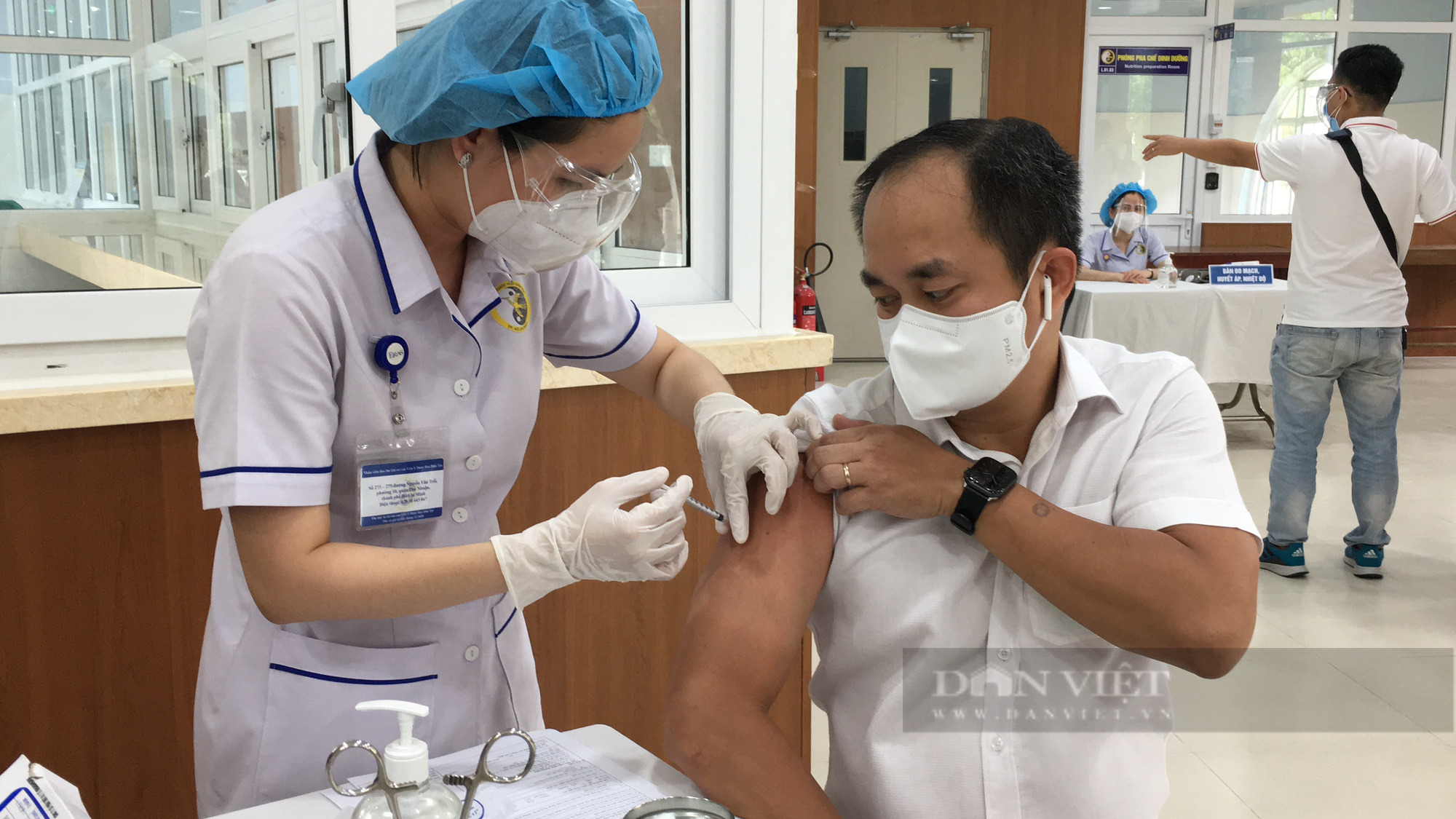 TP.HCM chuẩn bị cấp &quot;thẻ xanh vaccine&quot; trong điều kiện &quot;bình thường mới&quot; - Ảnh 1.