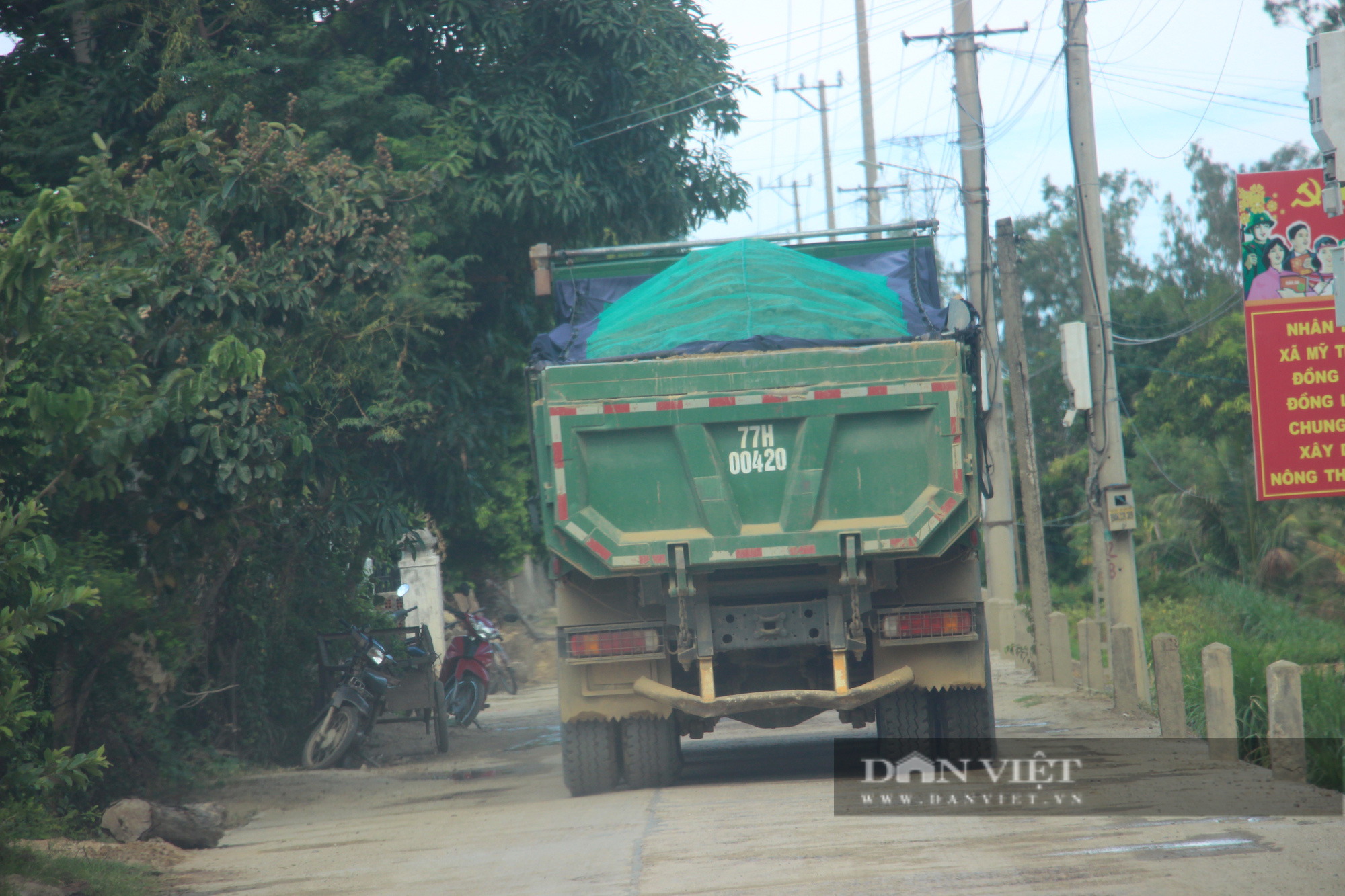 Vụ đoàn xe Hưng Việt cơi nới thùng ở Bình Định: Dừng thi công nếu tiếp tục vi phạm  - Ảnh 1.