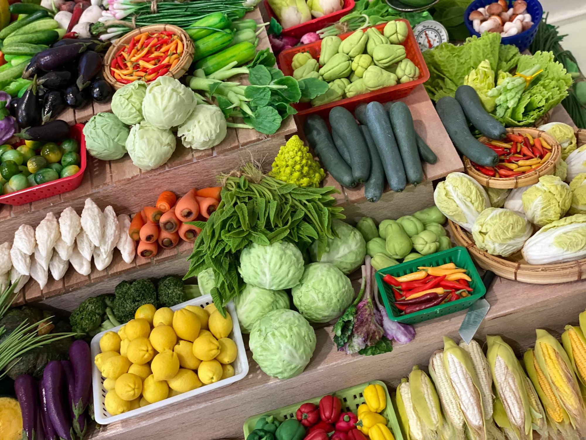 Đất sét trở nên sống động, đẹp mắt qua bàn tay cô gái - Ảnh 4.