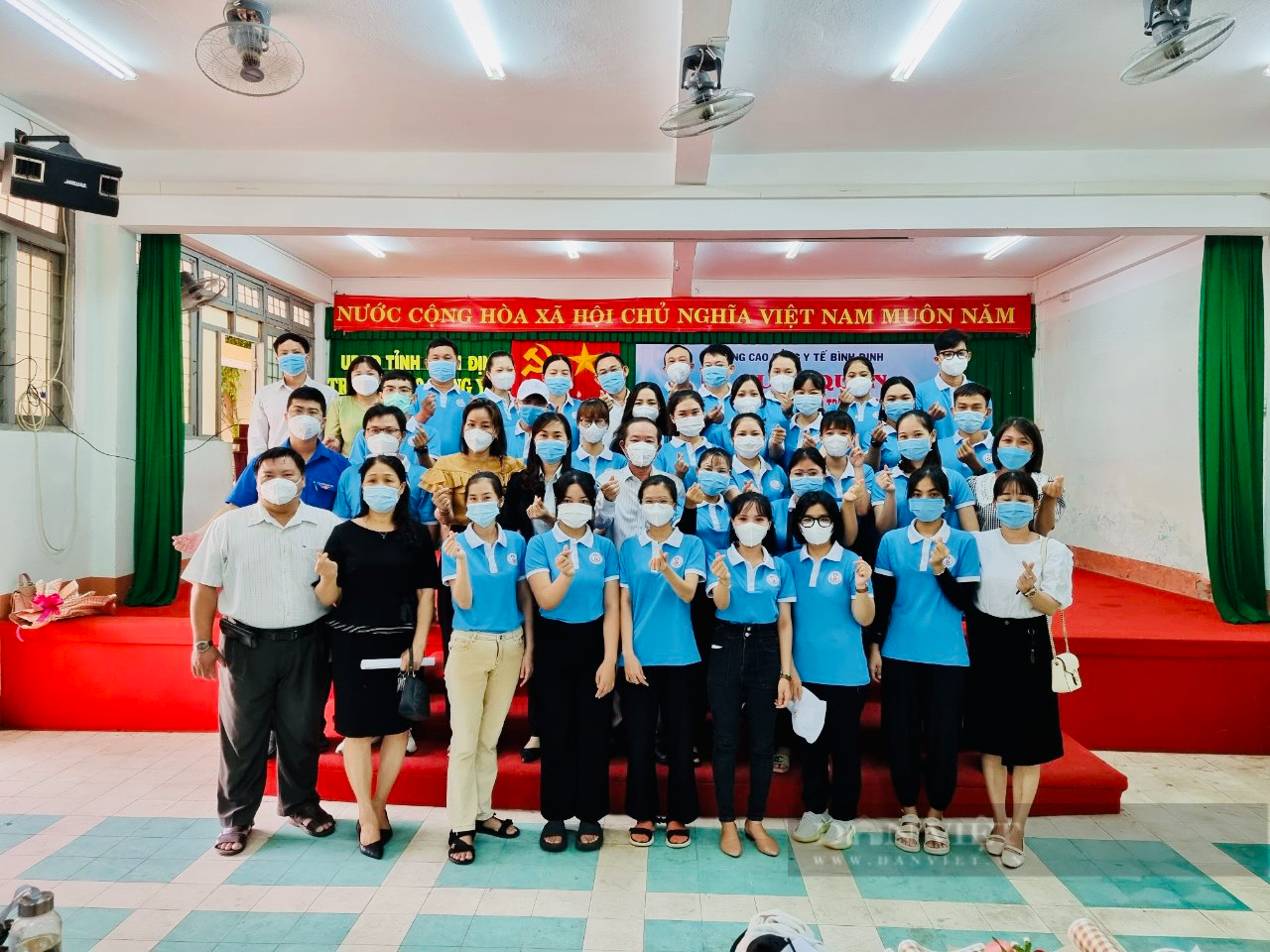 Sinh viên Trường y viết đơn xin đi chống dịch: “Mong Bình Định vượt qua lúc dịch dã nguy nan” - Ảnh 1.