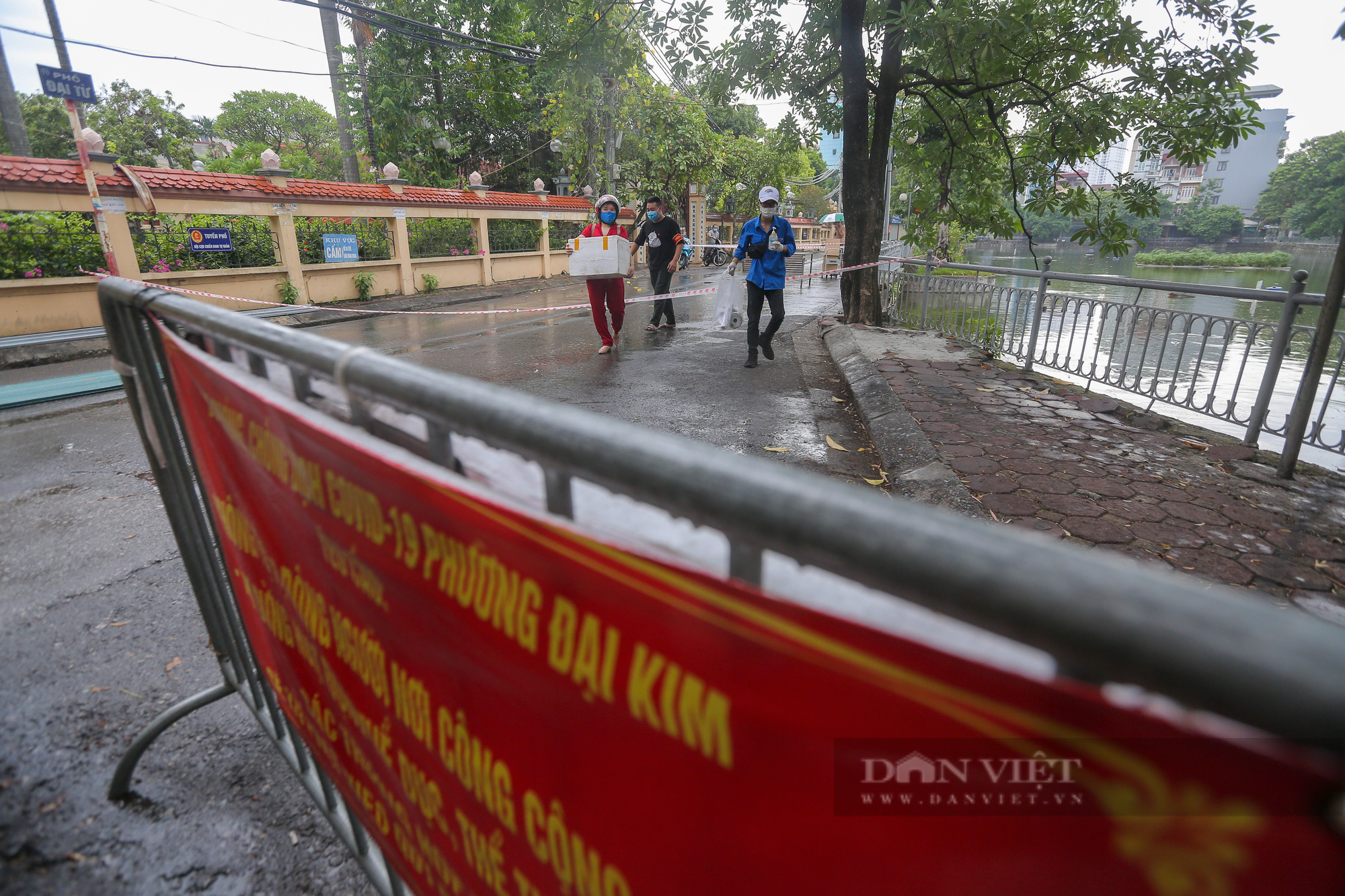 Hà Nội: Tạm thời phong tỏa chợ Đại Từ, sau khi một tiểu thương nghi mắc Covid-19, - Ảnh 5.