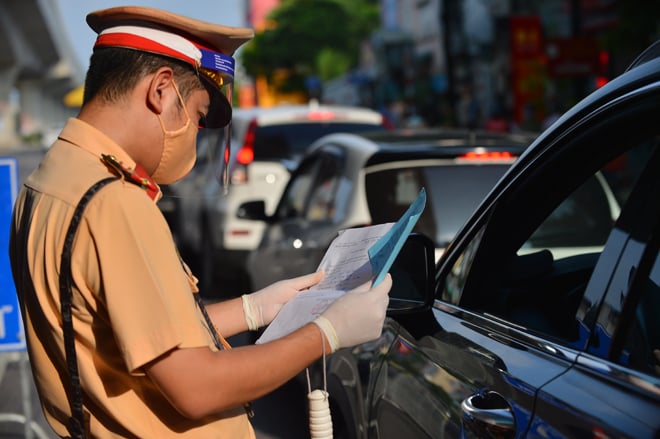 Thủ tướng Phạm Minh Chính yêu cầu Hà Nội điều chỉnh bất cập trong việc cấp giấy đi đường  - Ảnh 2.
