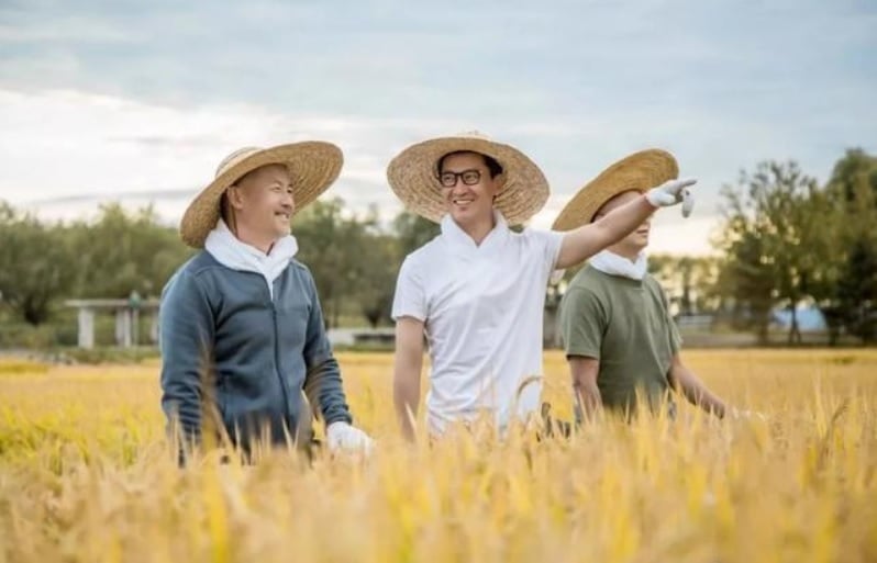 &quot;Phúc Nhĩ Khang&quot; Châu Kiệt hiểu về cuộc đời khi ôm bình tro cốt của mẹ - Ảnh 3.