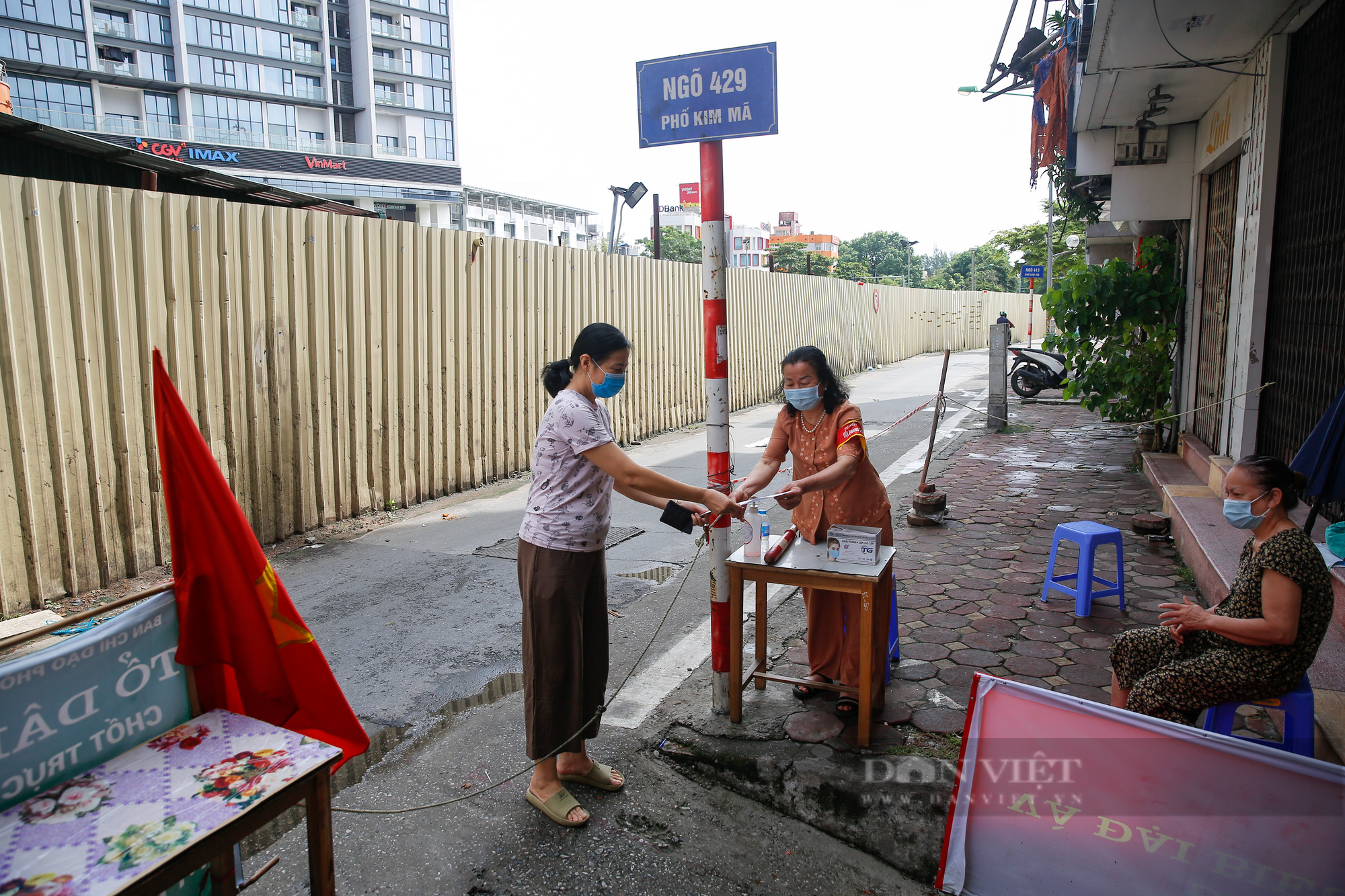 Những &quot;bóng hồng thép&quot; trong cuộc chiến chống Covid-19 - Ảnh 4.