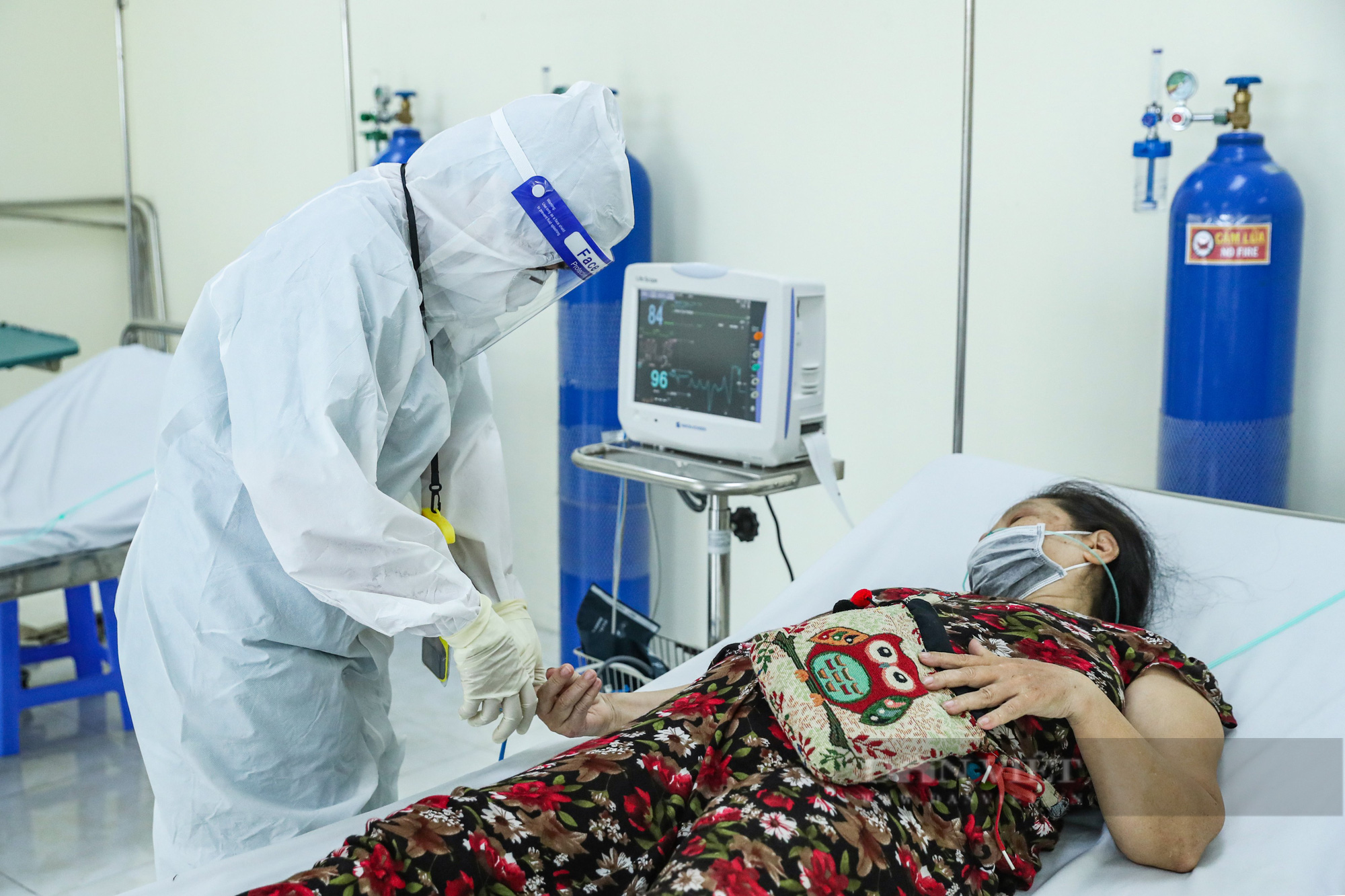 Những &quot;bóng hồng thép&quot; trong cuộc chiến chống Covid-19 - Ảnh 9.