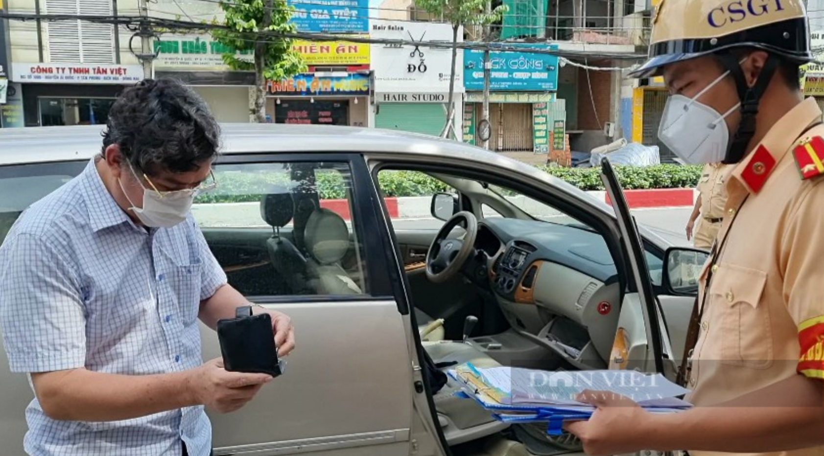 Đồng Nai: Thanh tra Sở Tài nguyên Môi trường cố thủ trong ô tô vì ra đường khi không cần thiết - Ảnh 3.