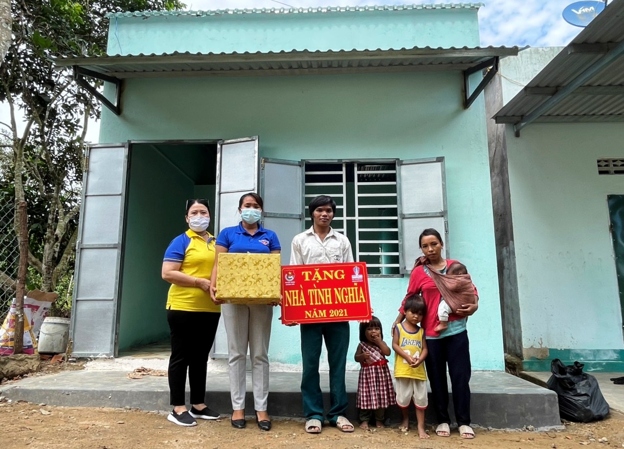 Khánh Hòa: Doanh nghiệp bàn giao 3 căn nhà cho người dân miền núi - Ảnh 1. Khánh Hòa: Doanh nghiệp bàn giao 3 căn nhà cho người dân miền núi - Ảnh 1.