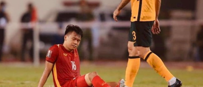 Thành Chung chấn thương, &quot;thần y&quot; của thầy Park &quot;toang&quot;? - Ảnh 2.