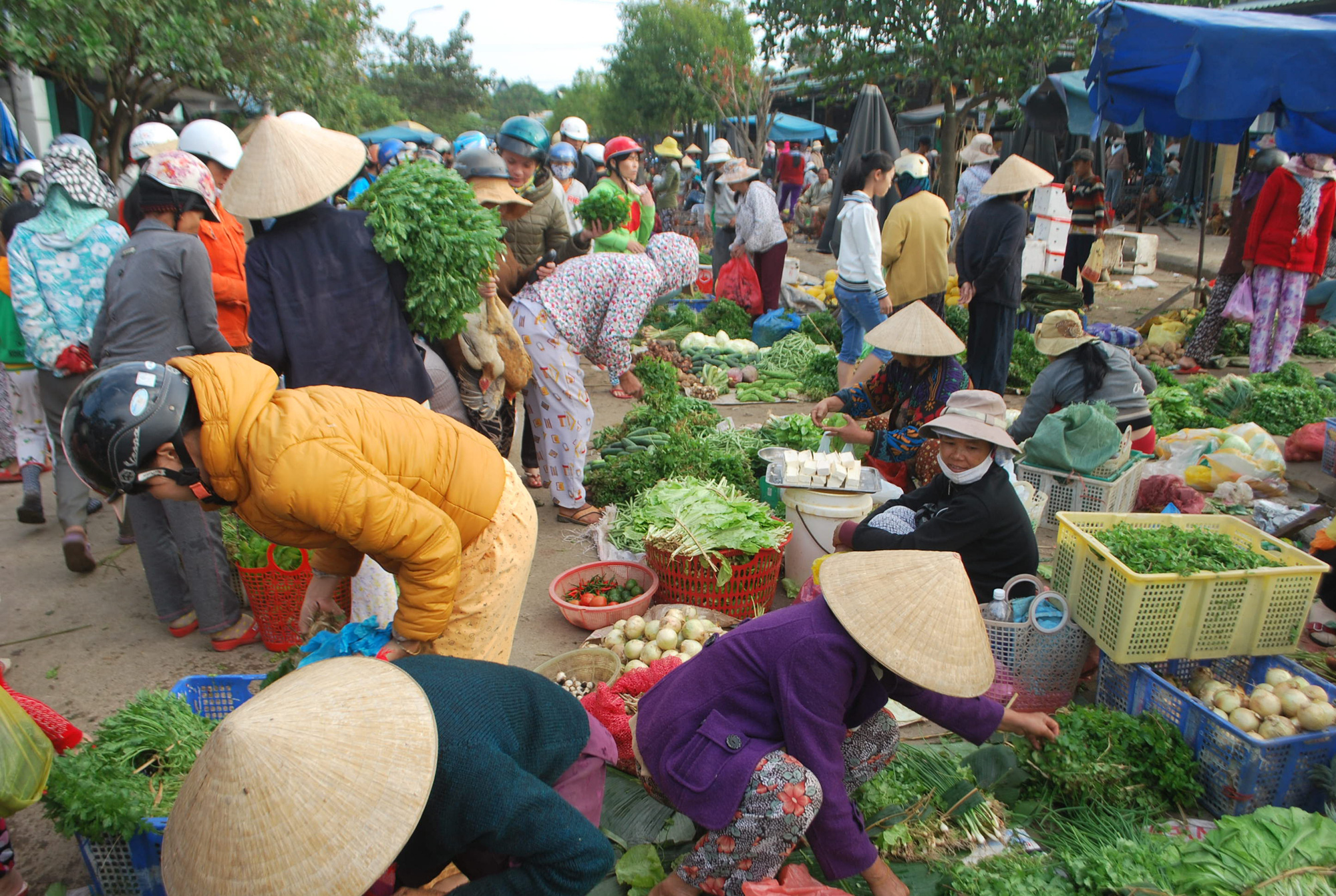 Kể chuyện làng: Chợ quê giáp Tết - Ảnh 3.