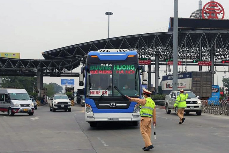 21 vụ tai nạn giao thông làm chết 15 người trong ngày đầu tiên của năm 2022 - Ảnh 1.