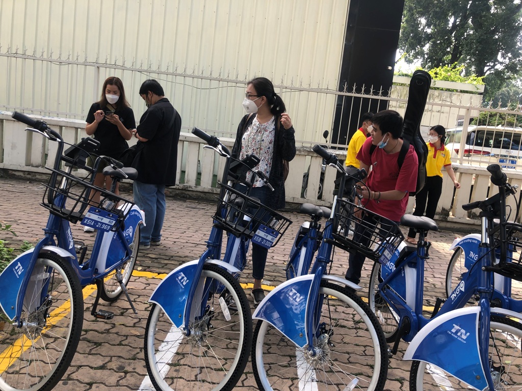Thảo Cầm Viên, Đường sách đông đúc đầu năm, người dân mong TP.HCM sẽ hồi sinh - Ảnh 4.
