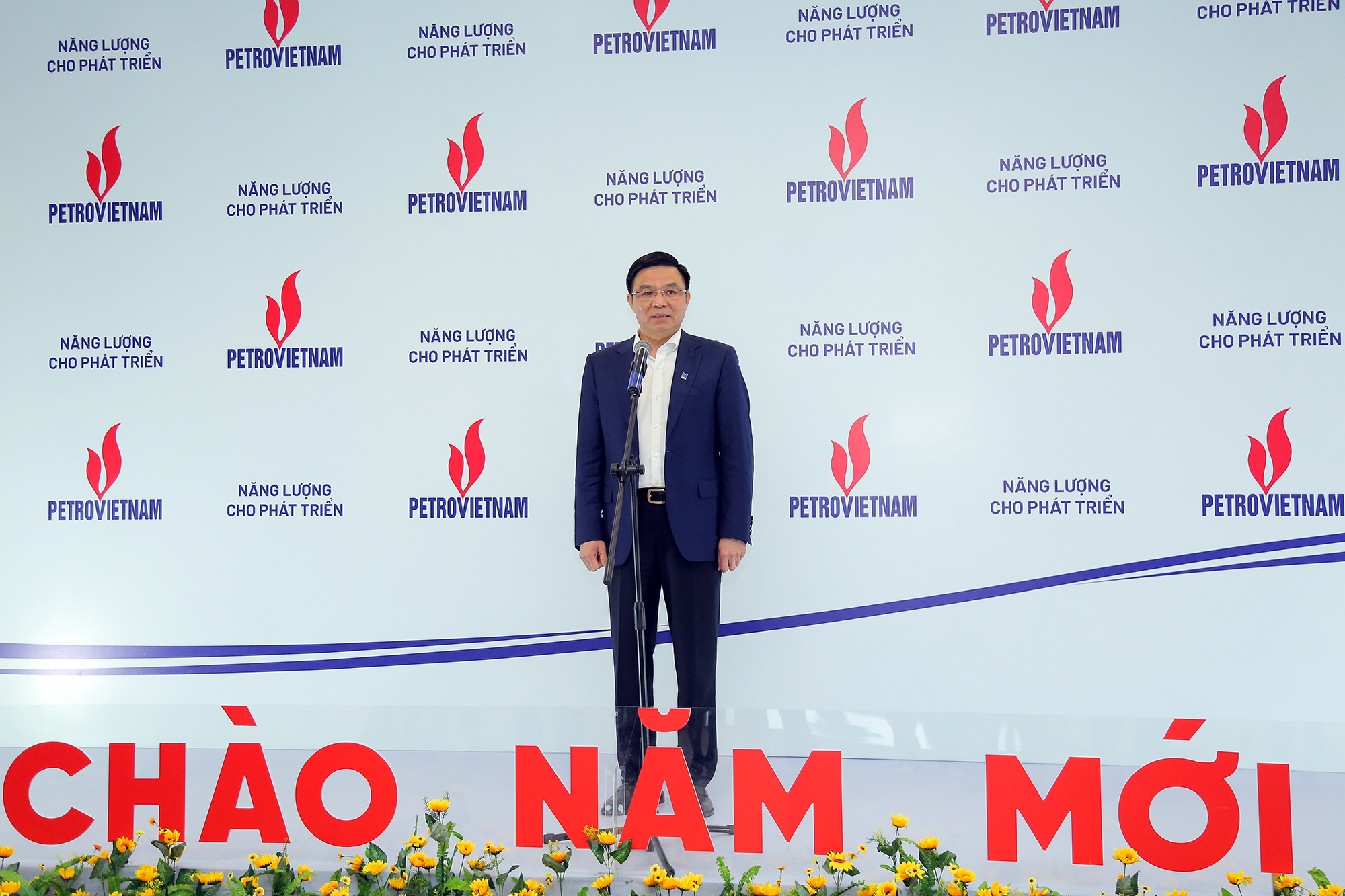 Petrovietnam mừng công hoàn thành vượt mức các chỉ tiêu sản xuất năm 2021 - Ảnh 1.