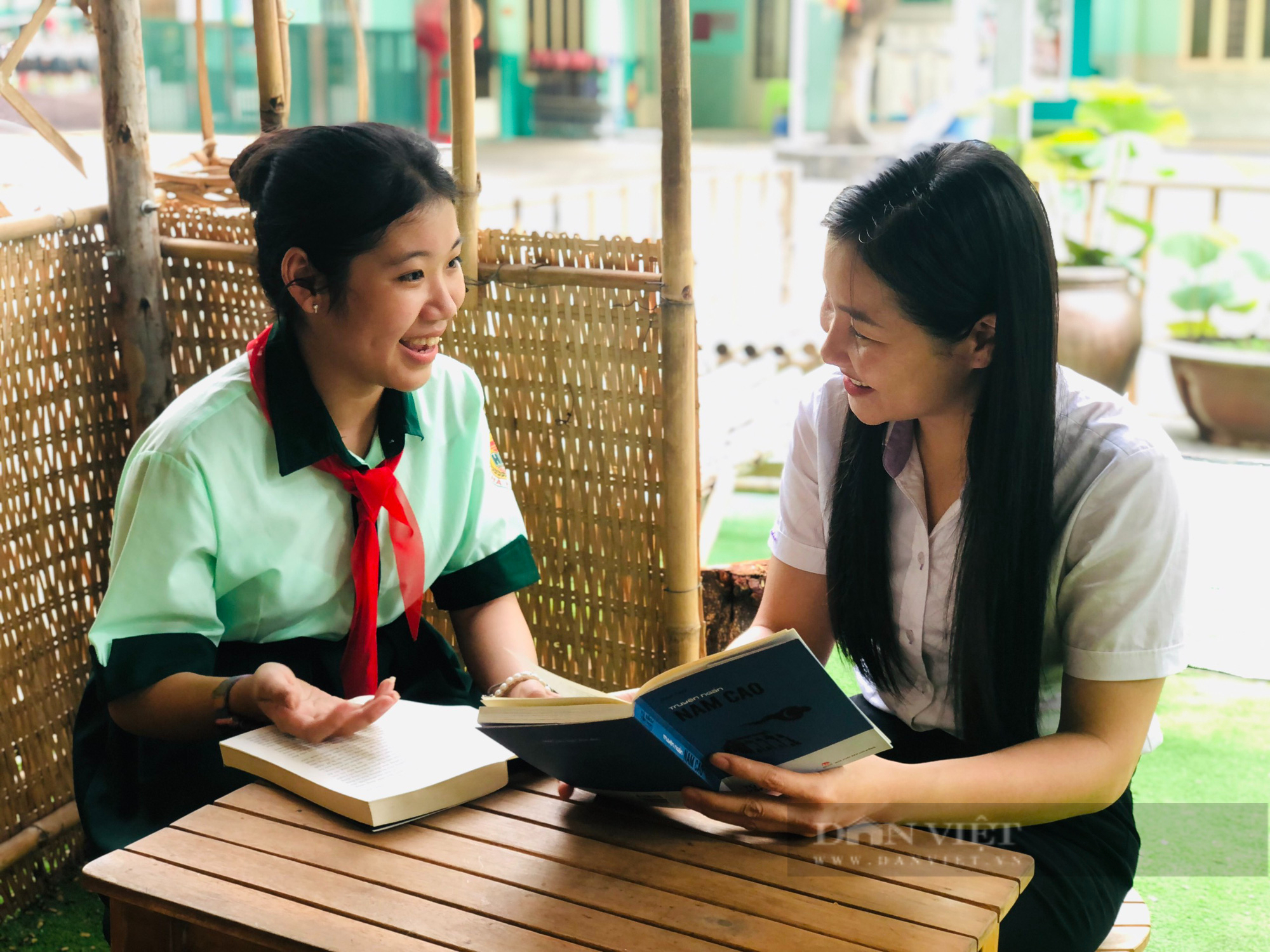 Quán quân Tuyệt đỉnh song ca trở thành nữ công dân trẻ tiêu biểu TP.HCM 2021 - Ảnh 1.