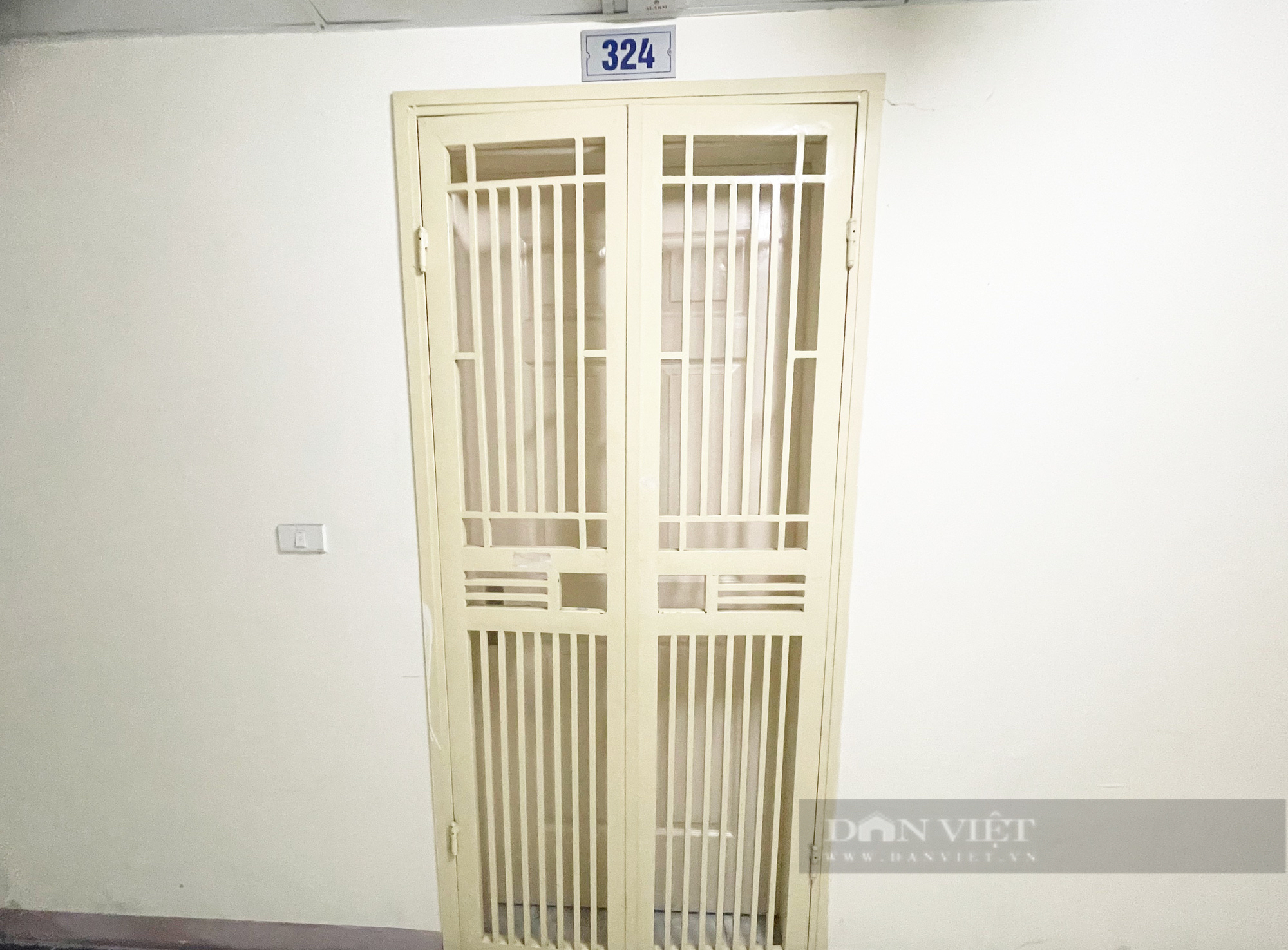 Người dân kể lại phút chủ nhà ở chung cư Hà Nội kêu cứu bị 3 kẻ xịt hơi cay, trói cướp điện thoại - Ảnh 2.