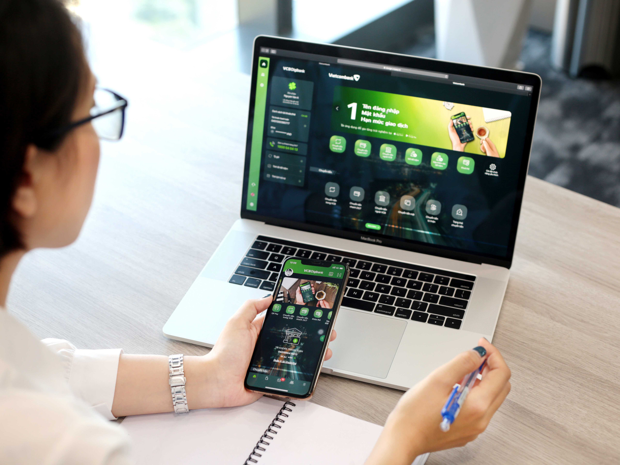 Vietcombank thực hiện thành công &quot;đa mục tiêu&quot;, nộp ngân sách nhà nước gần 11 nghìn tỷ đồng - Ảnh 2.