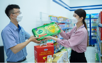 Tặng quà sức khỏe - Gắn kết thân tình - Trước thềm năm mới - Ảnh 1.