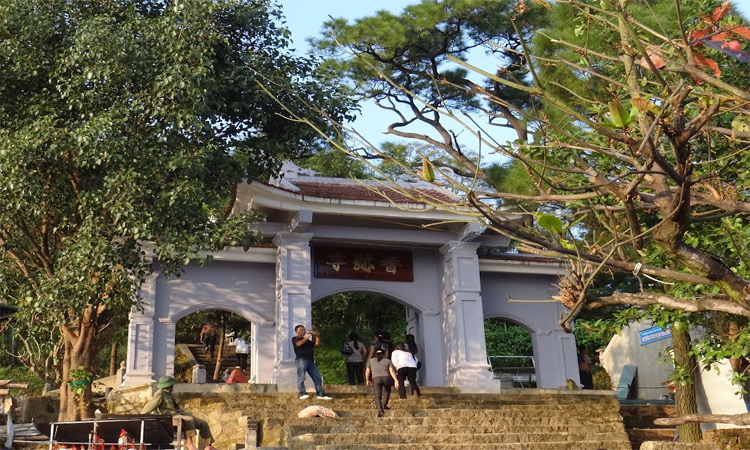 Chùa Hương Tích chuẩn bị hai phương án tổ chức lễ khai hội dịp Tết Nhâm Dần 2022 - Ảnh 2.