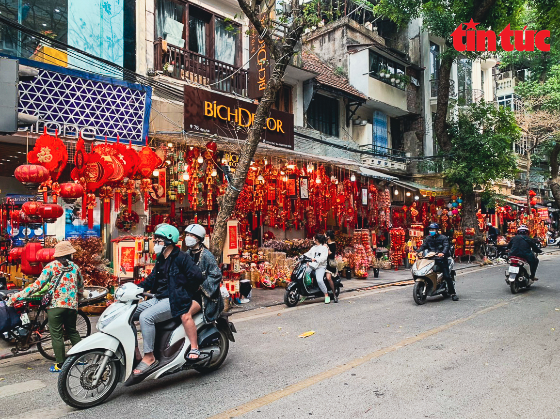 Phố Hàng Mã đa dạng đồ trang trí đón Tết Nguyên đán   - Ảnh 12.
