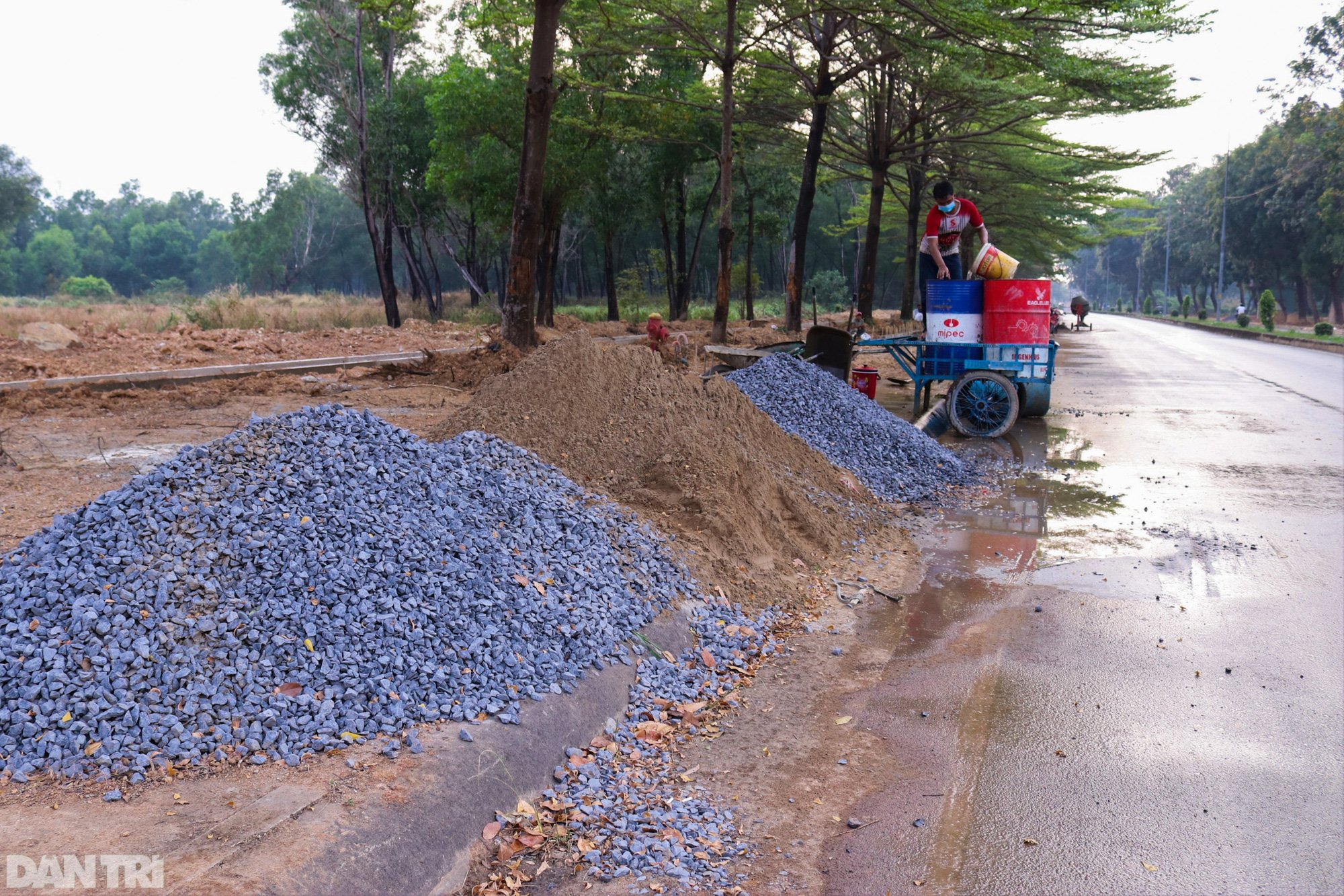 Cảnh vắng vẻ chưa từng thấy tại Làng Đại học lớn nhất TP.HCM - Ảnh 7.