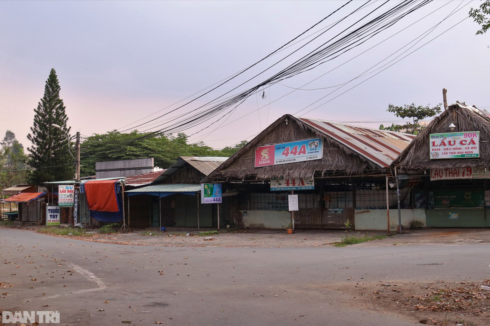 Cảnh vắng vẻ chưa từng thấy tại Làng Đại học lớn nhất TP.HCM - Ảnh 5.