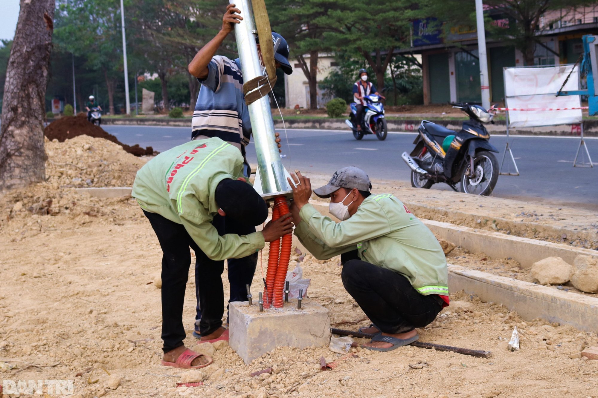 Cảnh vắng vẻ chưa từng thấy tại Làng Đại học lớn nhất TP.HCM - Ảnh 10.