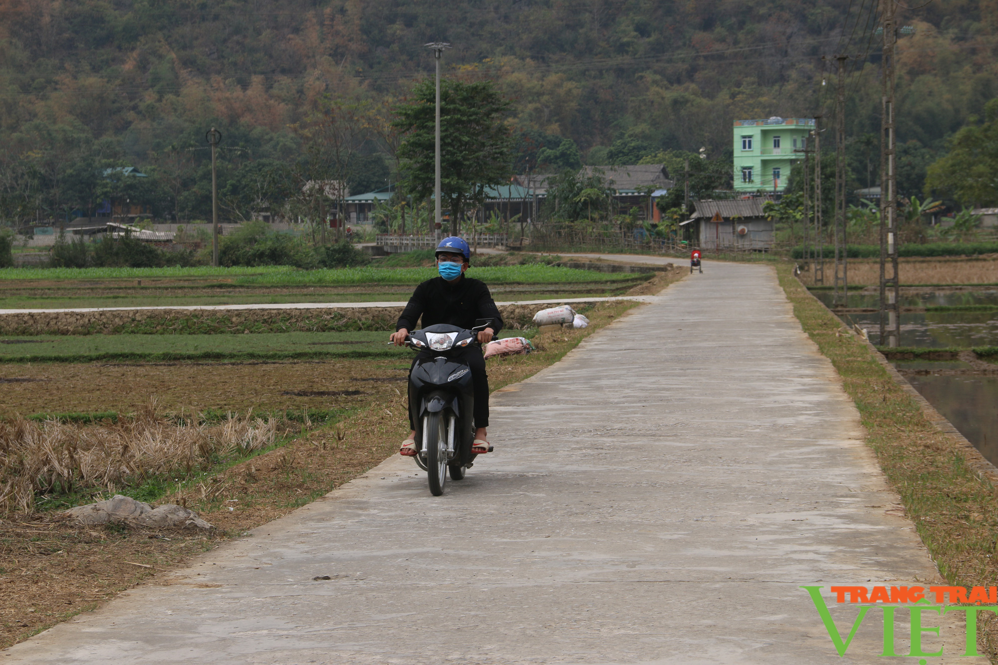 Hoà Bình: Với quyết tâm cao của cả hệ thống chính trị đã có thêm 9 xã về đích nông thôn mới - Ảnh 3. Hoà Bình: Với quyết tâm cao của cả hệ thống chính trị đã có thêm 9 xã về đích nông thôn mới - Ảnh 3.