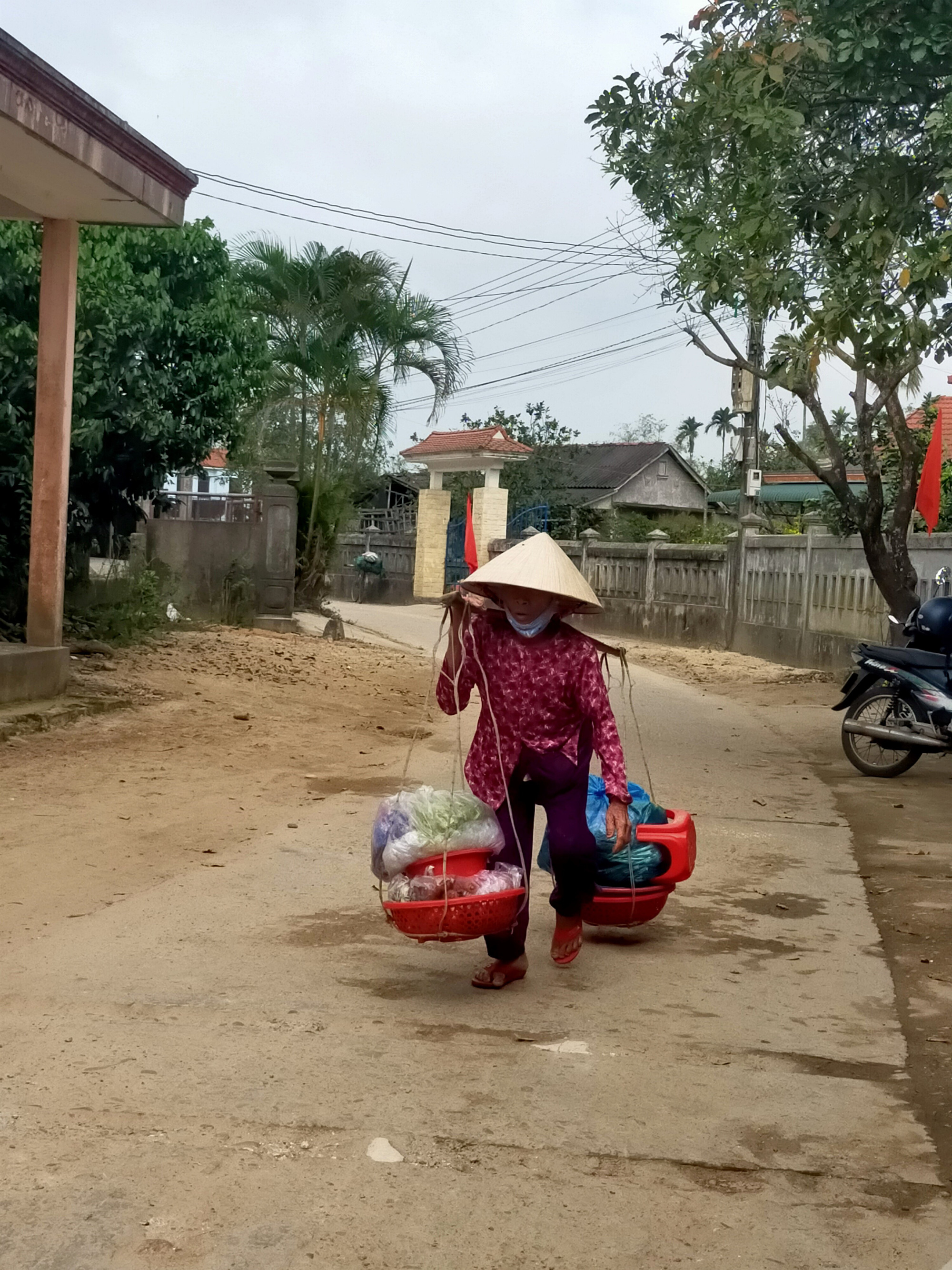 Kể chuyện làng: Ngóng mạ về chợ - Ảnh 2.