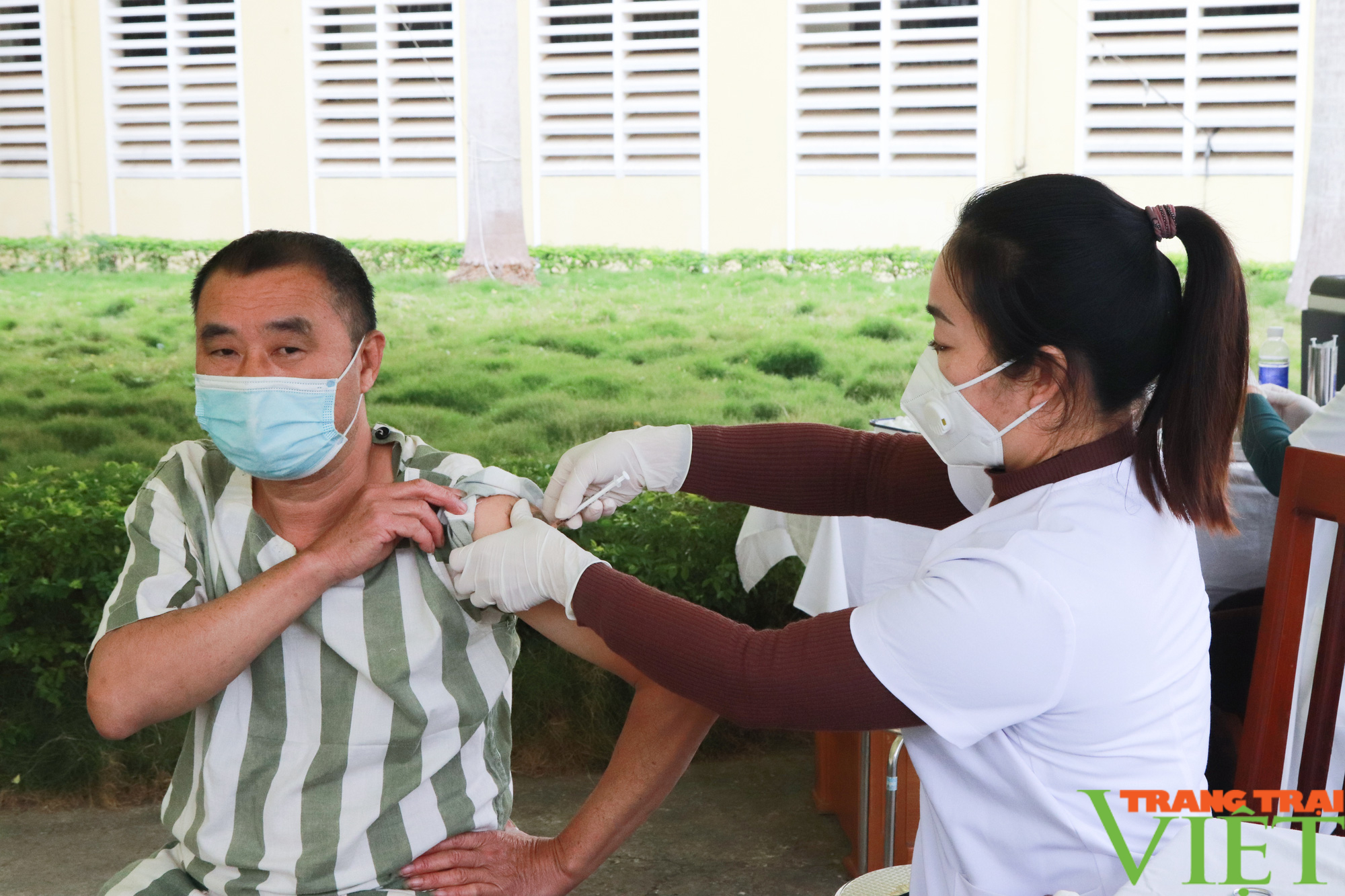 Tiêm vaccine phòng Covid-19 cho các can, phạm nhân tại trại tạm giam Công an tỉnh Sơn La - Ảnh 8. Tiêm vaccine phòng Covid-19 cho các can, phạm nhân tại trại tạm giam Công an tỉnh Sơn La - Ảnh 8.