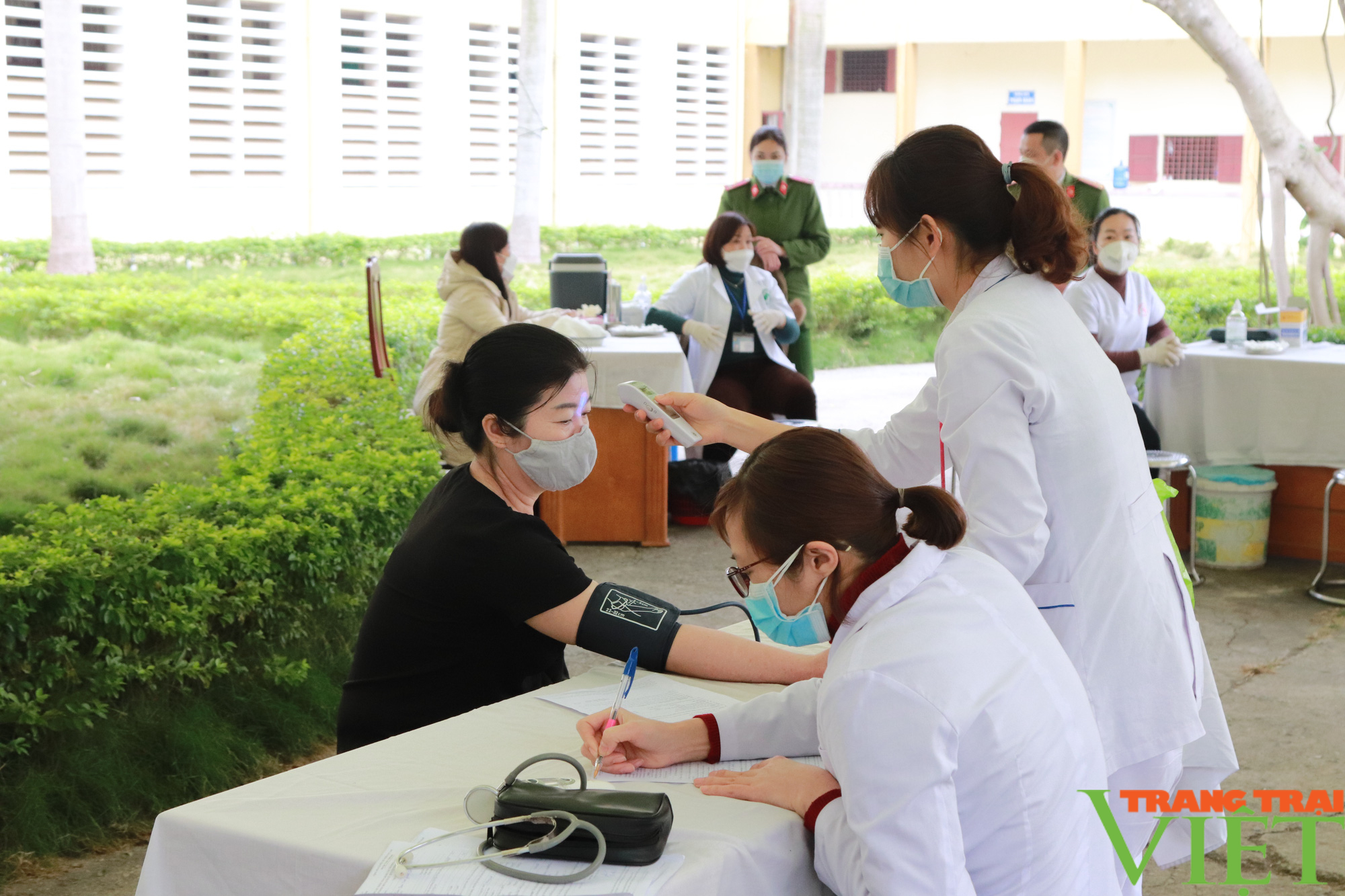 Tiêm vaccine phòng Covid-19 cho các can, phạm nhân tại trại tạm giam Công an tỉnh Sơn La - Ảnh 5. Tiêm vaccine phòng Covid-19 cho các can, phạm nhân tại trại tạm giam Công an tỉnh Sơn La - Ảnh 5.