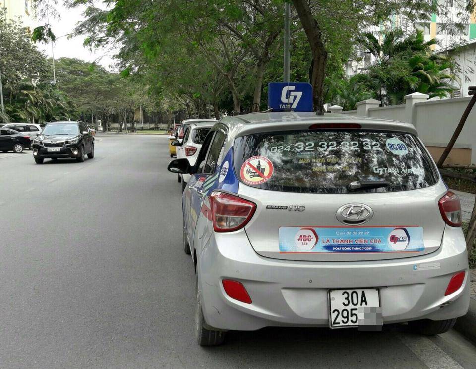 Truy tìm nghi phạm cứa cổ tài xế taxi ở Hà Nội - Ảnh 1.